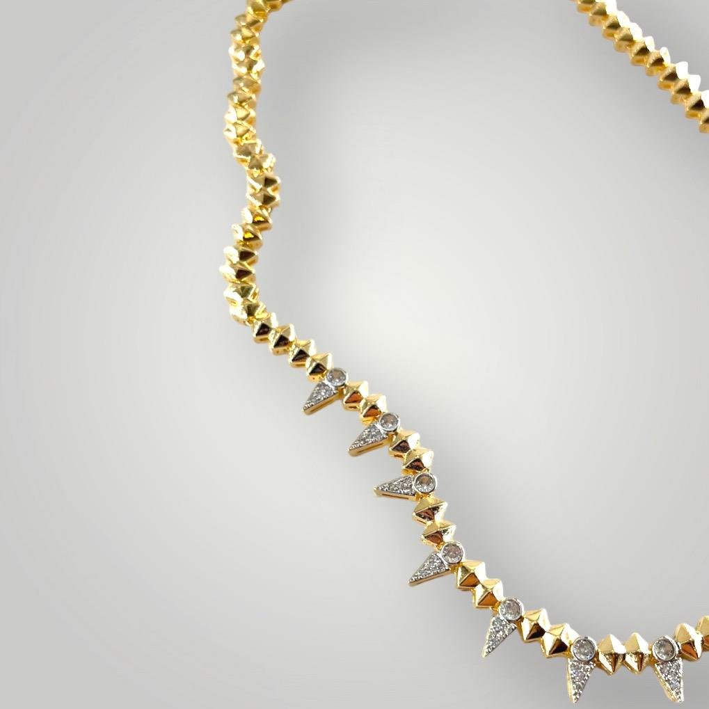 Çivi Detaylı Gold Kolye