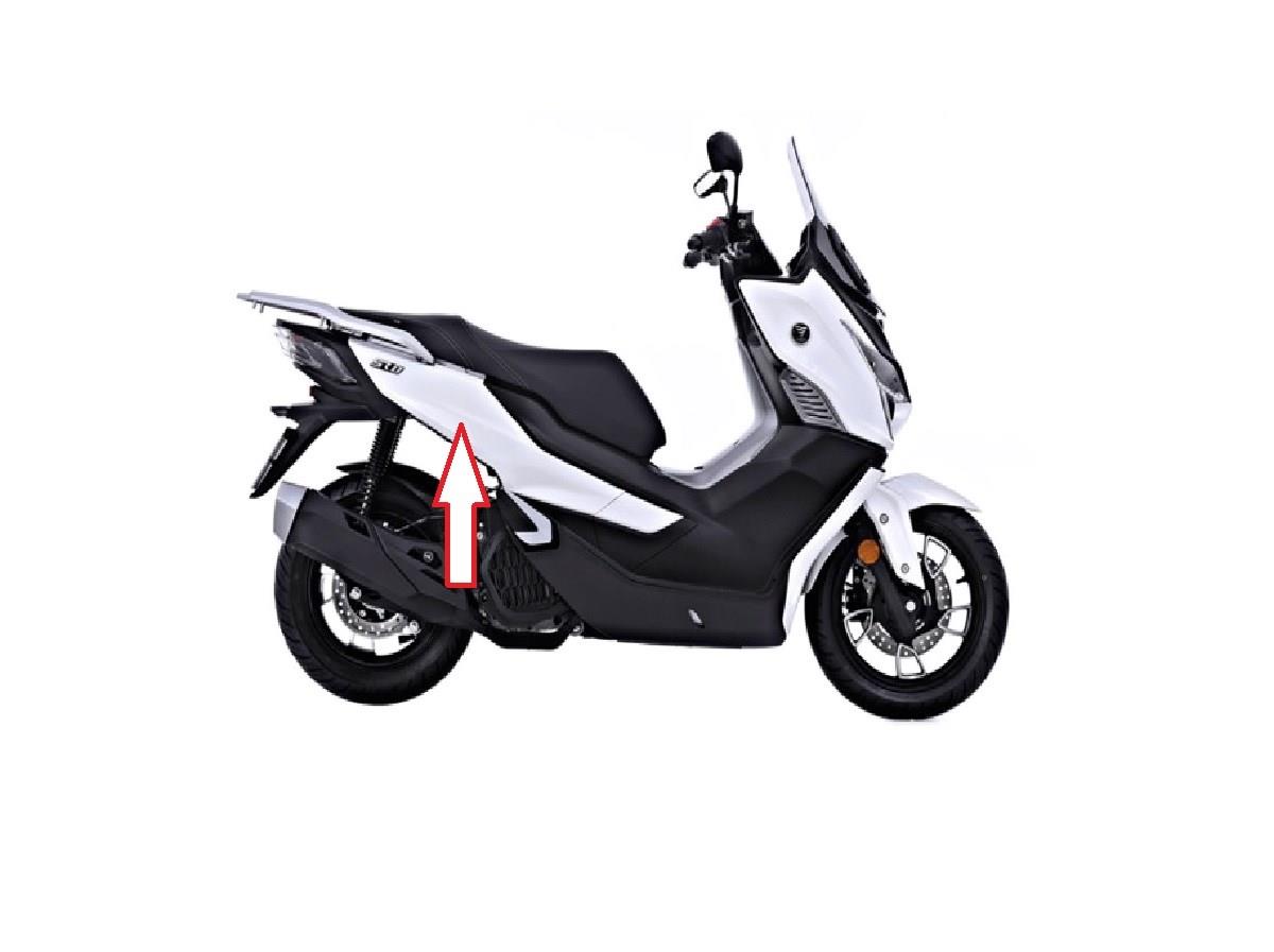 Voge Sr1 125 Arka Yan Panel Sağ Beyaz Orijinal