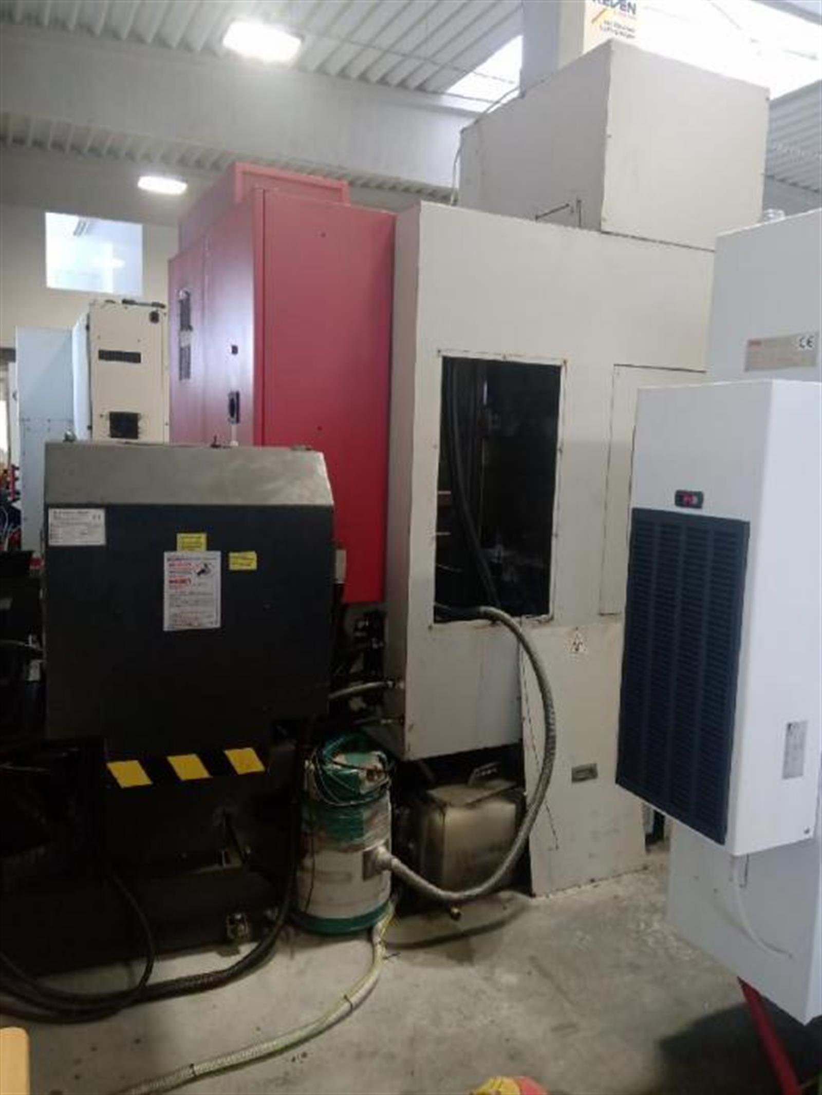 AKIRA SEIKI RMV 700 APC Machining center - vertical