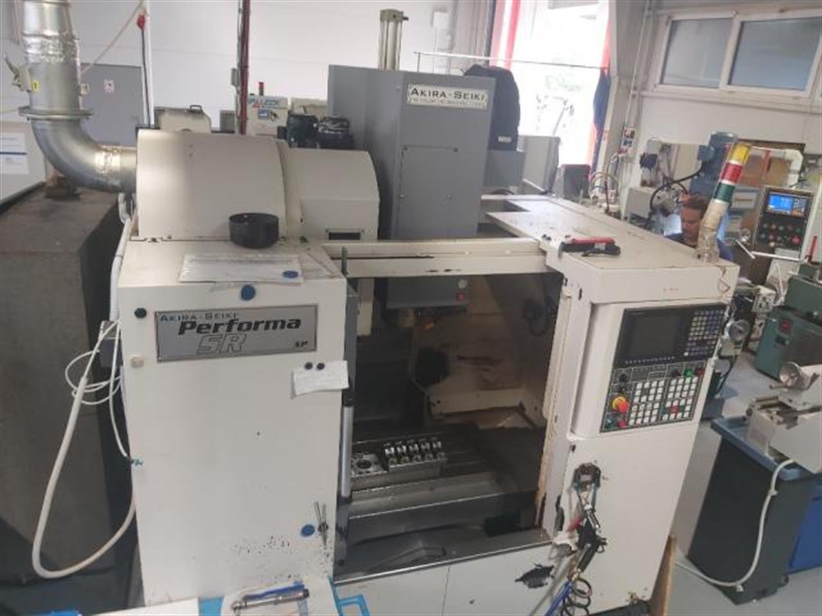 Akira Seiki SR 2 XP Machining center - vertical