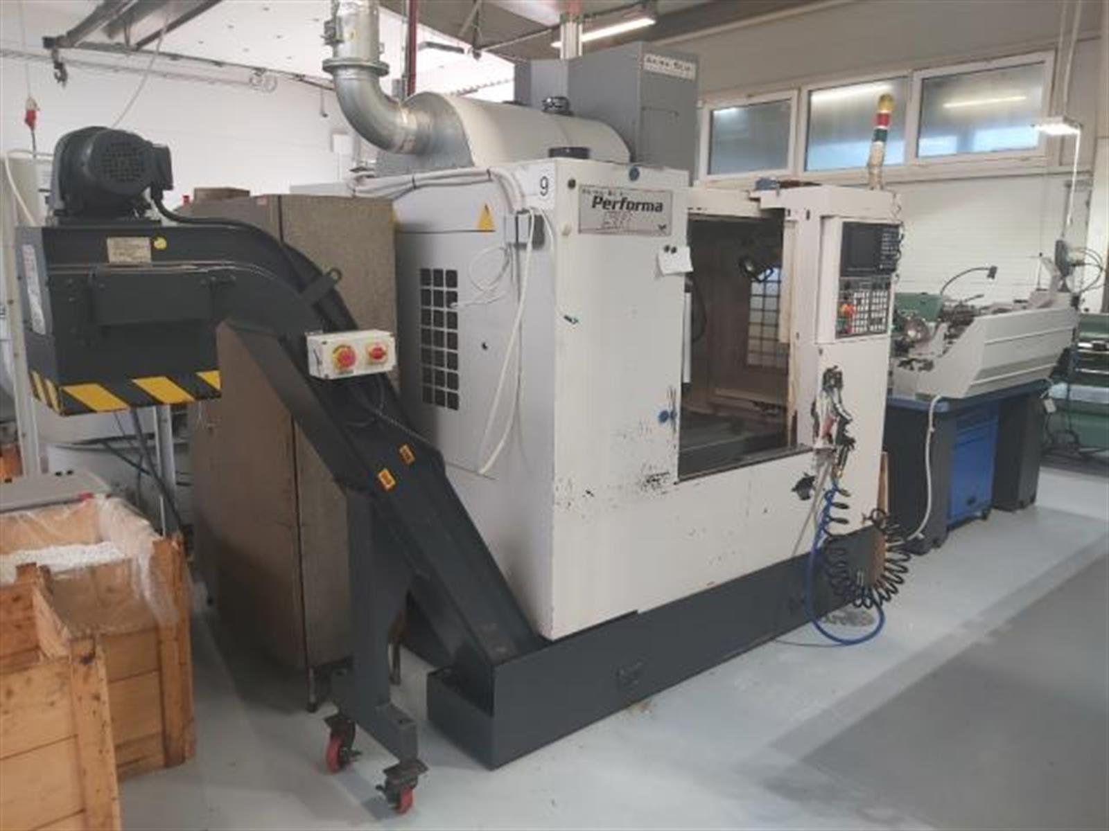 Akira Seiki SR 2 XP Machining center - vertical