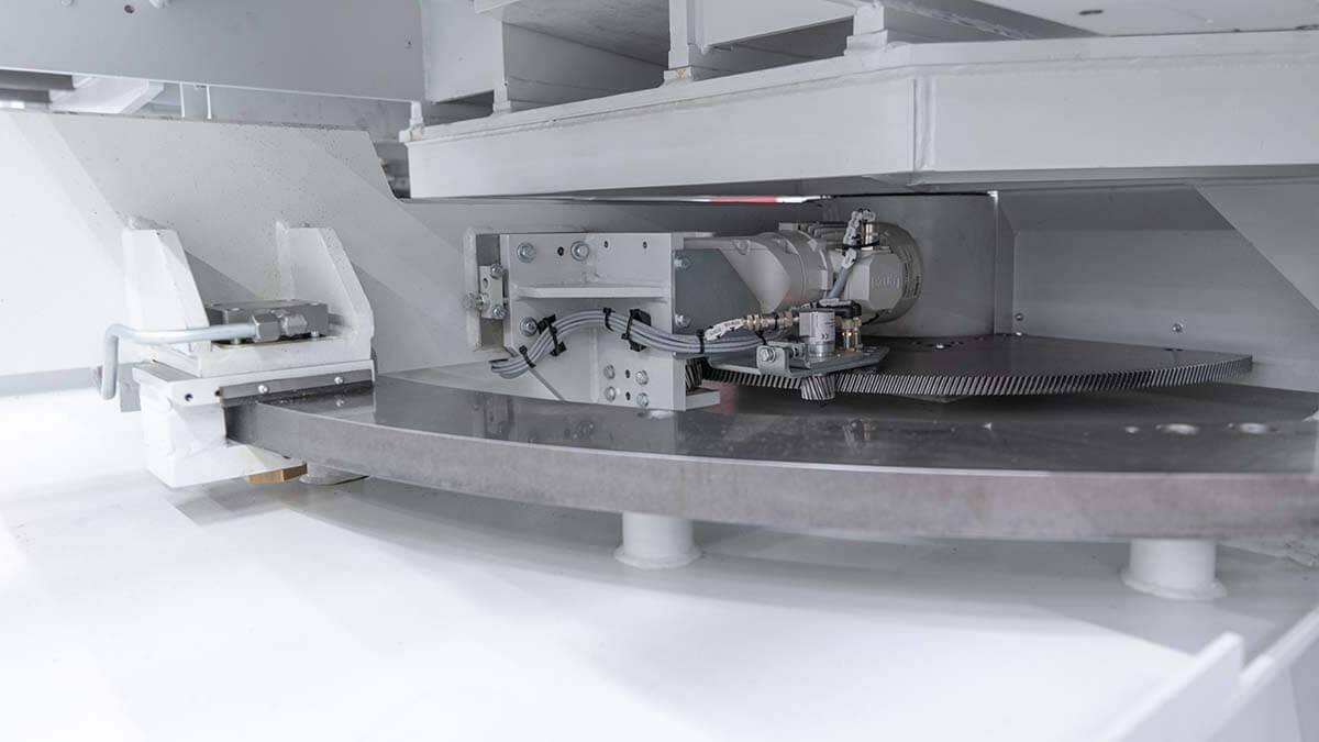 Behringer HBE610-1256G Horizontal Mitre Bandsaw