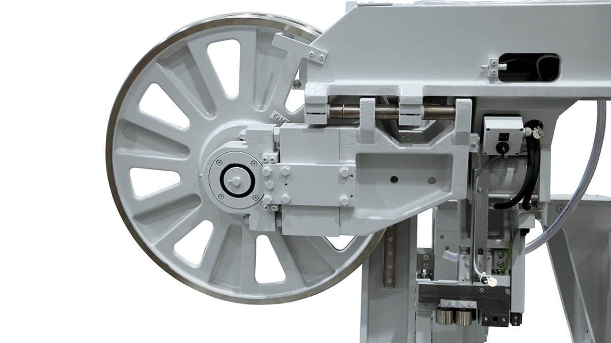 Behringer HBM440A High-Performance Production Band Saw