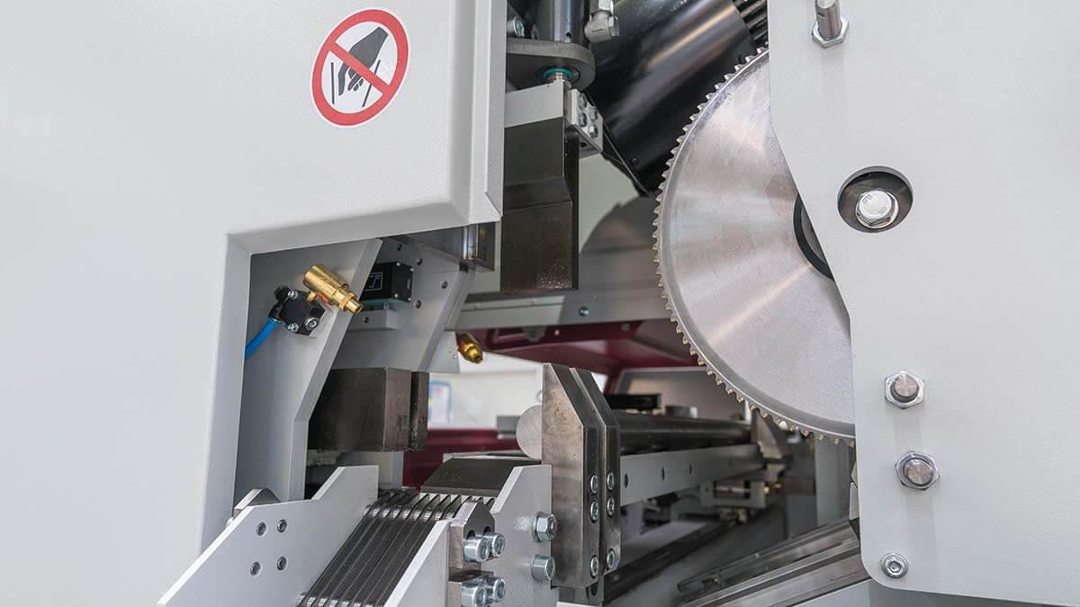 Behringer HCS 150 E High Speed Circular Saw: The large all-rounder