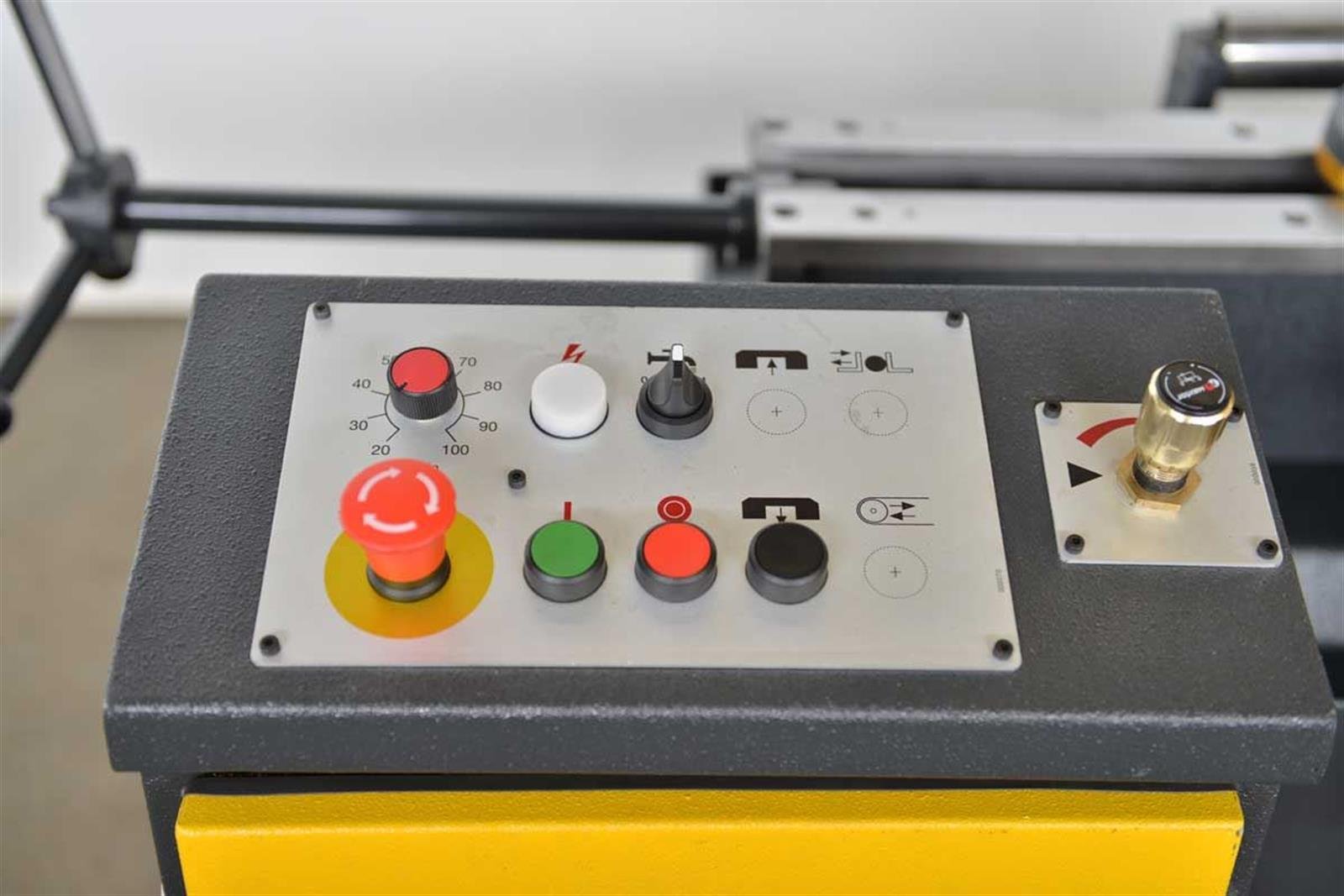 Bekamak BMS-320 Straight Cut