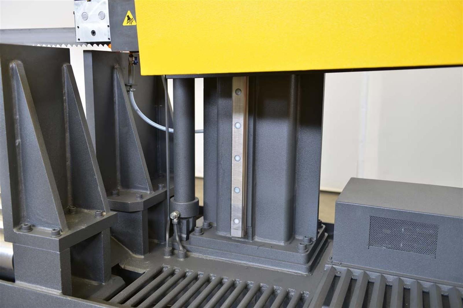 Bekamak BMSY-1110C C Straight Cutting