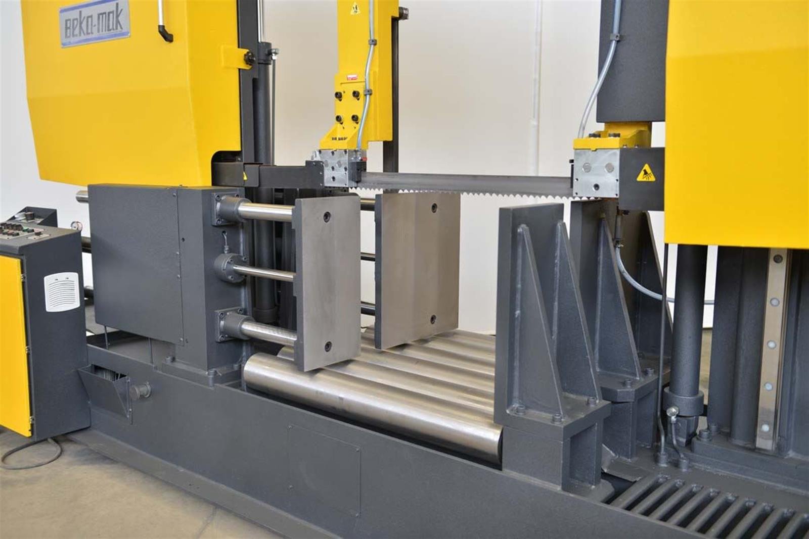 Bekamak BMSY-1110C C Straight Cutting