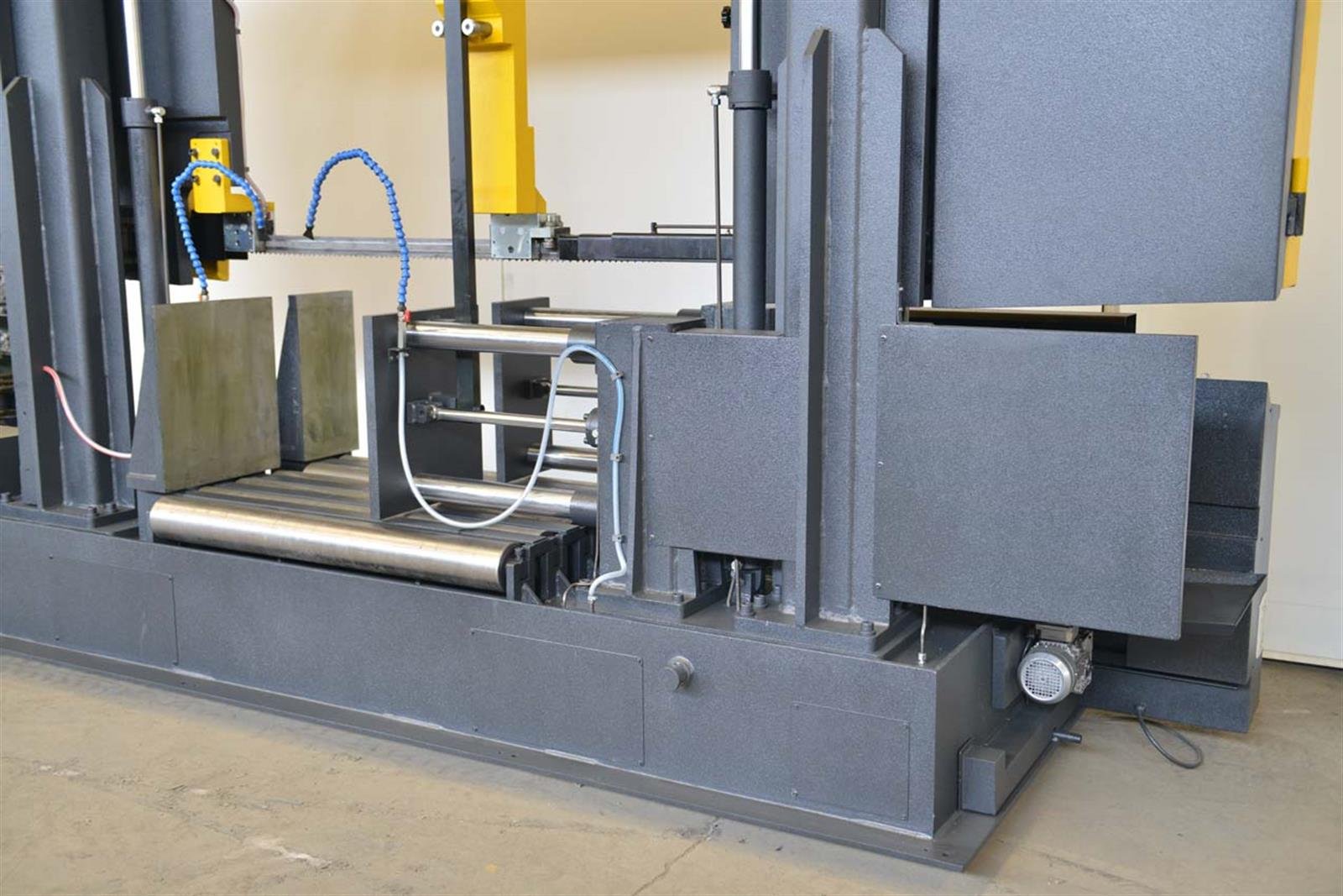 Bekamak BMSY-1313C C Straight Cutting