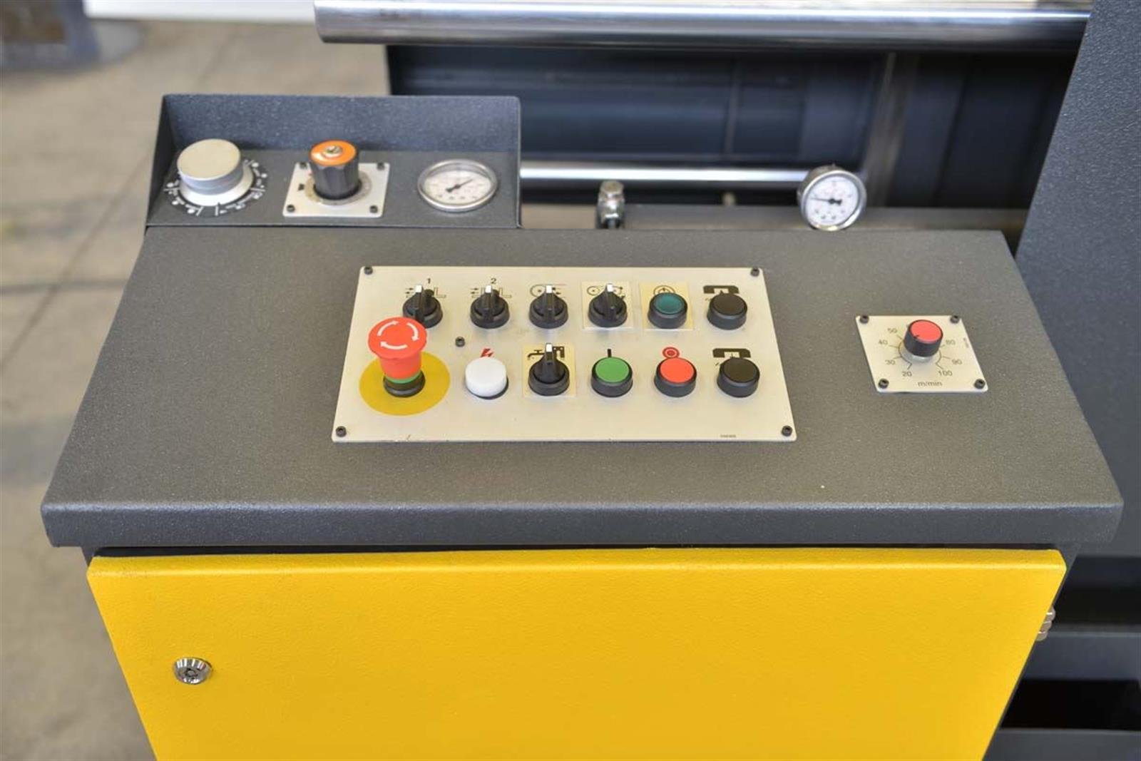 Bekamak BMSY-1313C C Straight Cutting