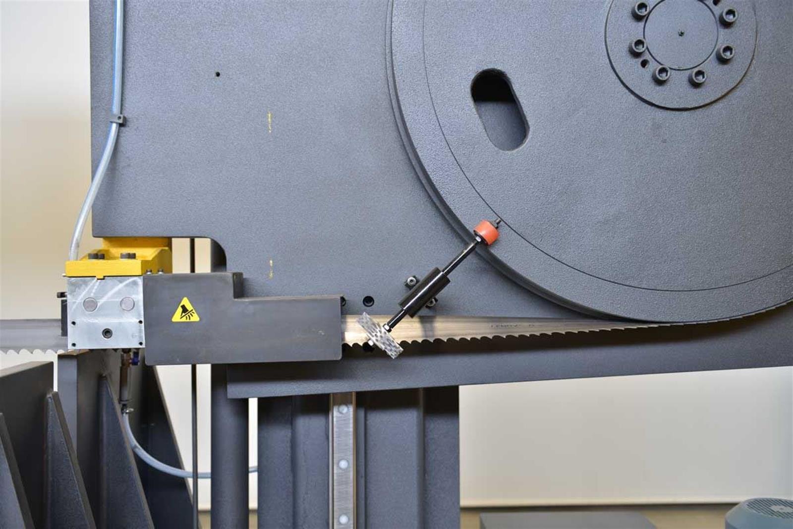 Bekamak BMSY-1313C C Straight Cutting