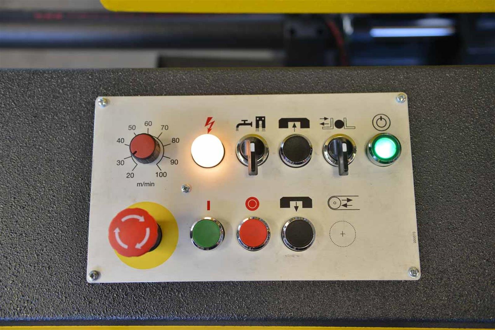 Bekamak BMSY-460C C Straight Cutting