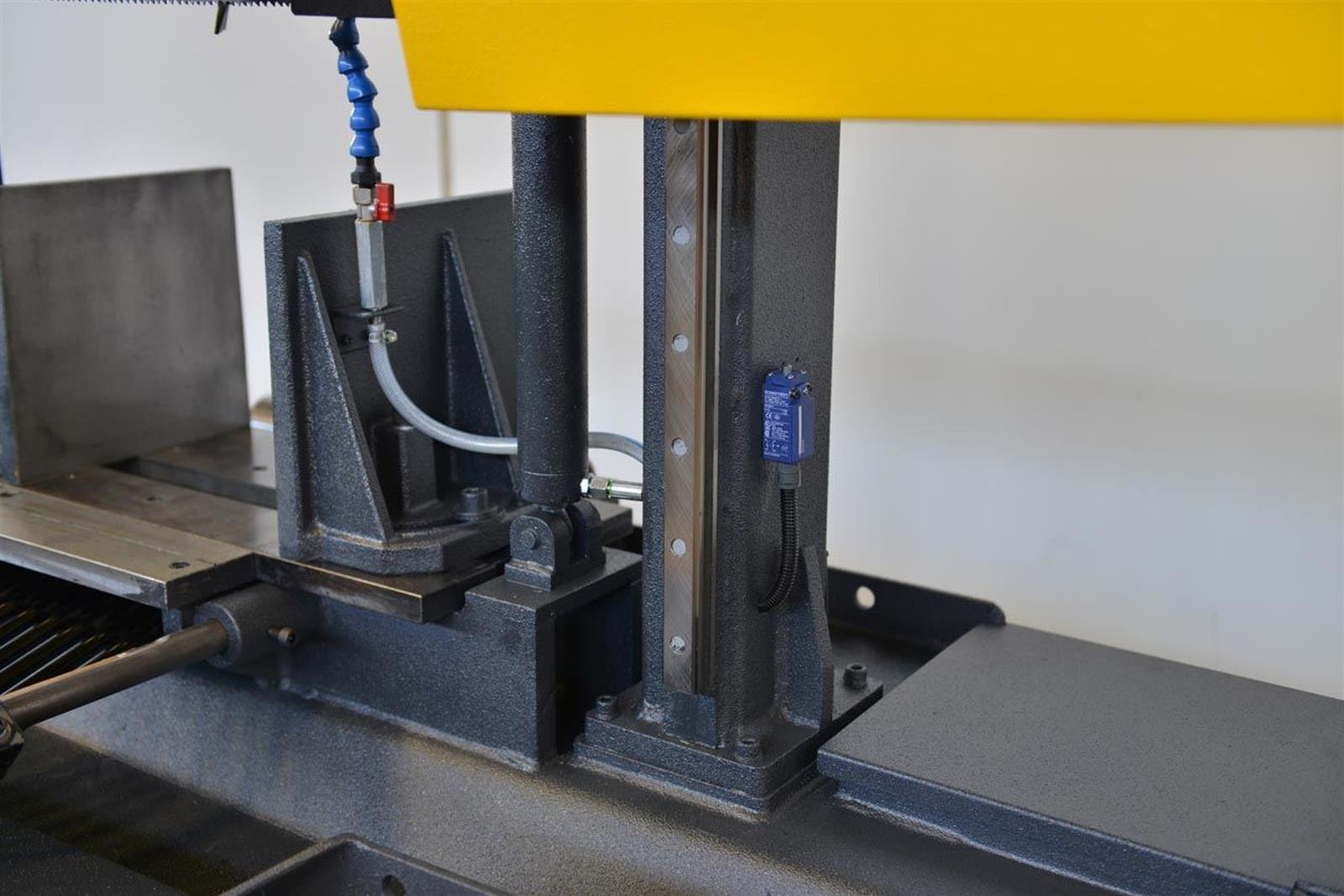 Bekamak BMSY-460C C Straight Cutting