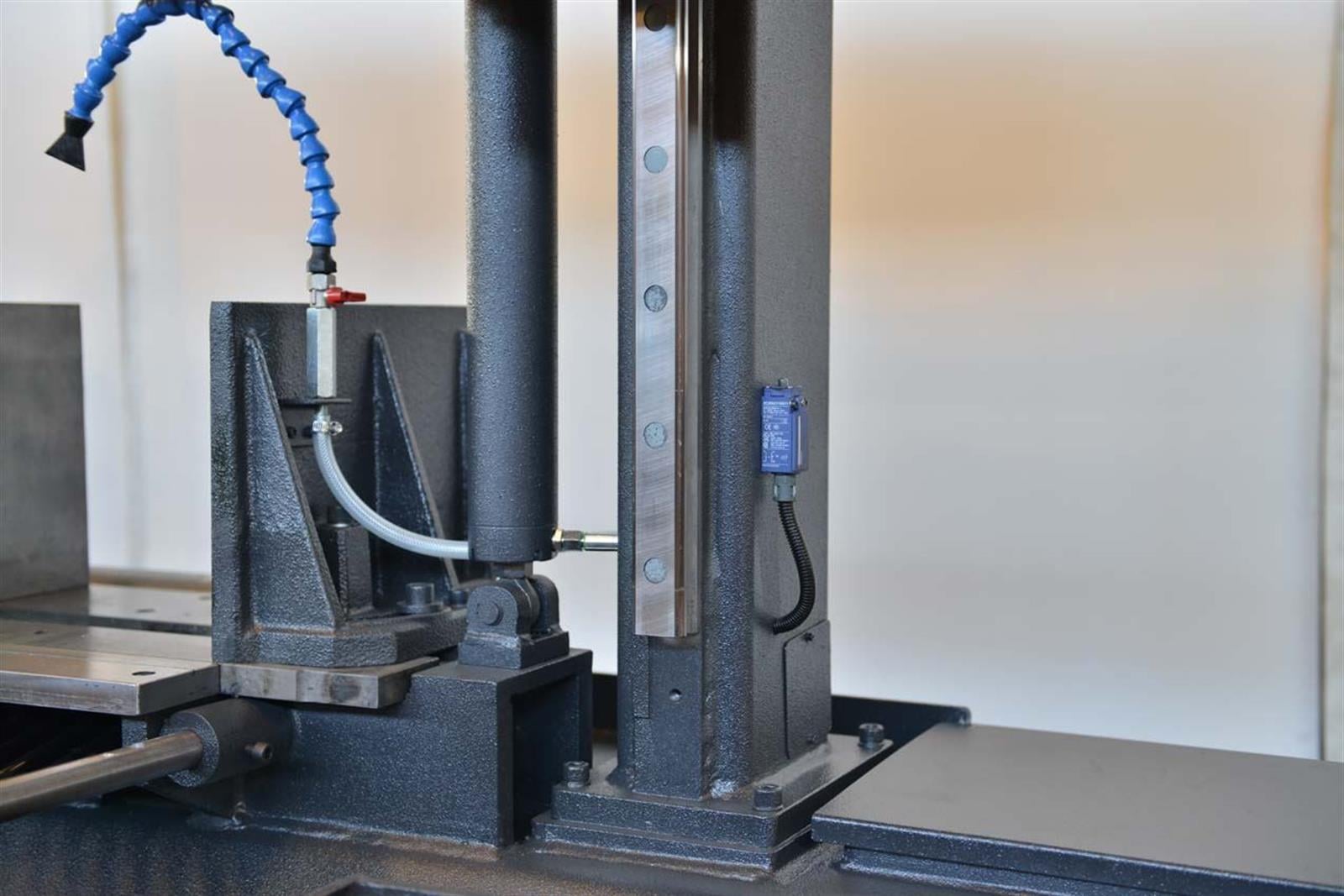 Bekamak BMSY-560C C Straight Cutting