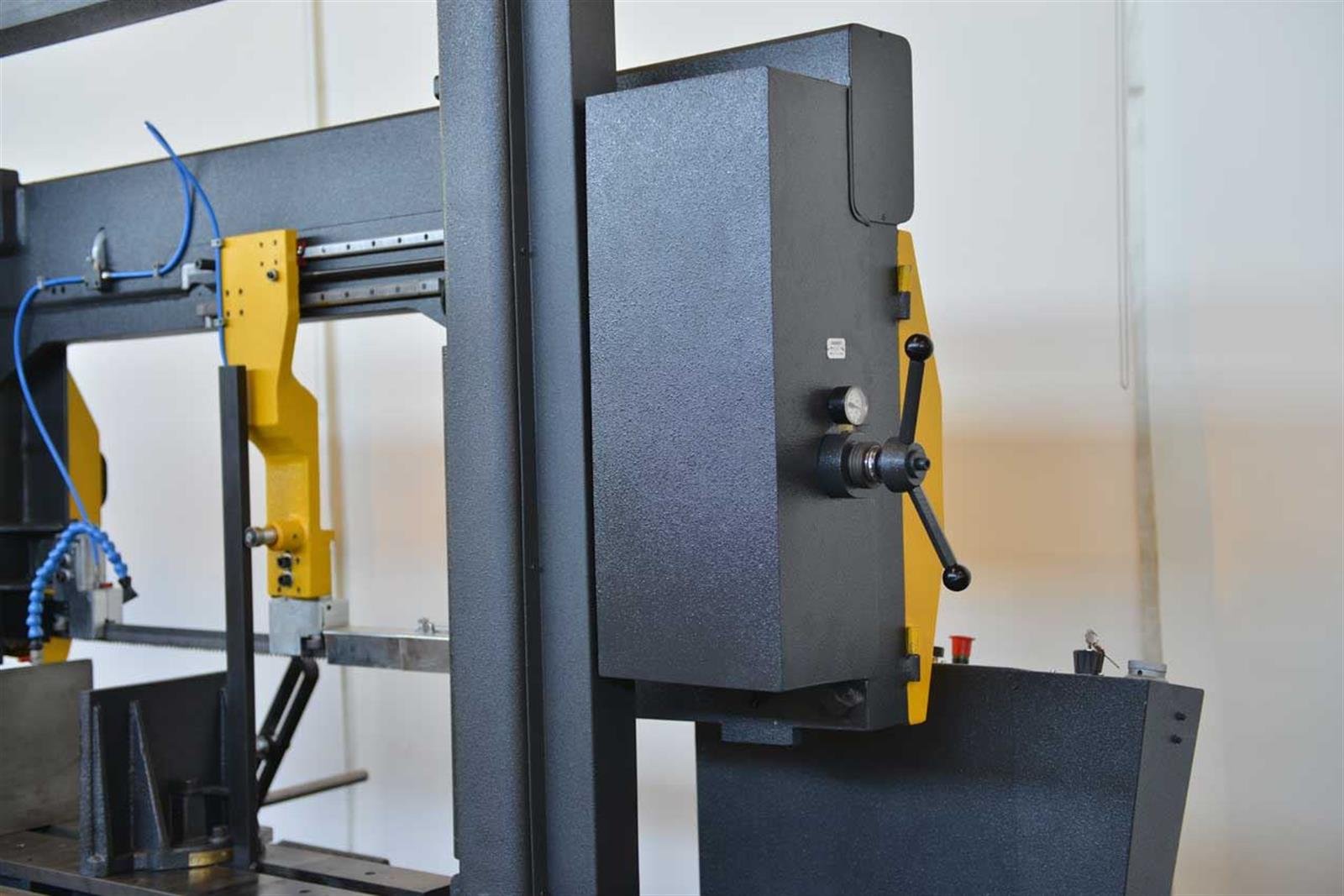 Bekamak BMSY-560C C Straight Cutting