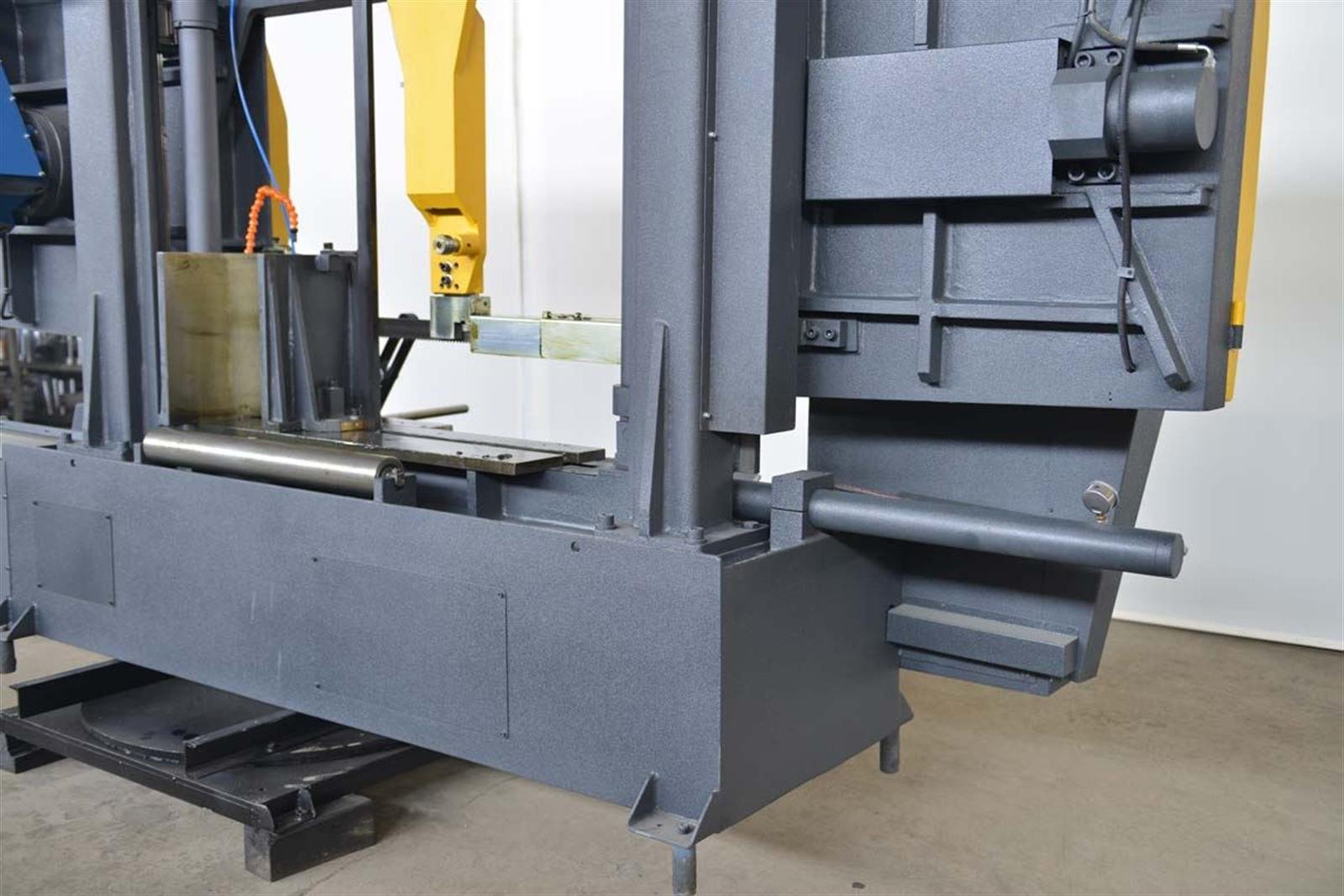 Bekamak BMSY-820C C Straight Cutting