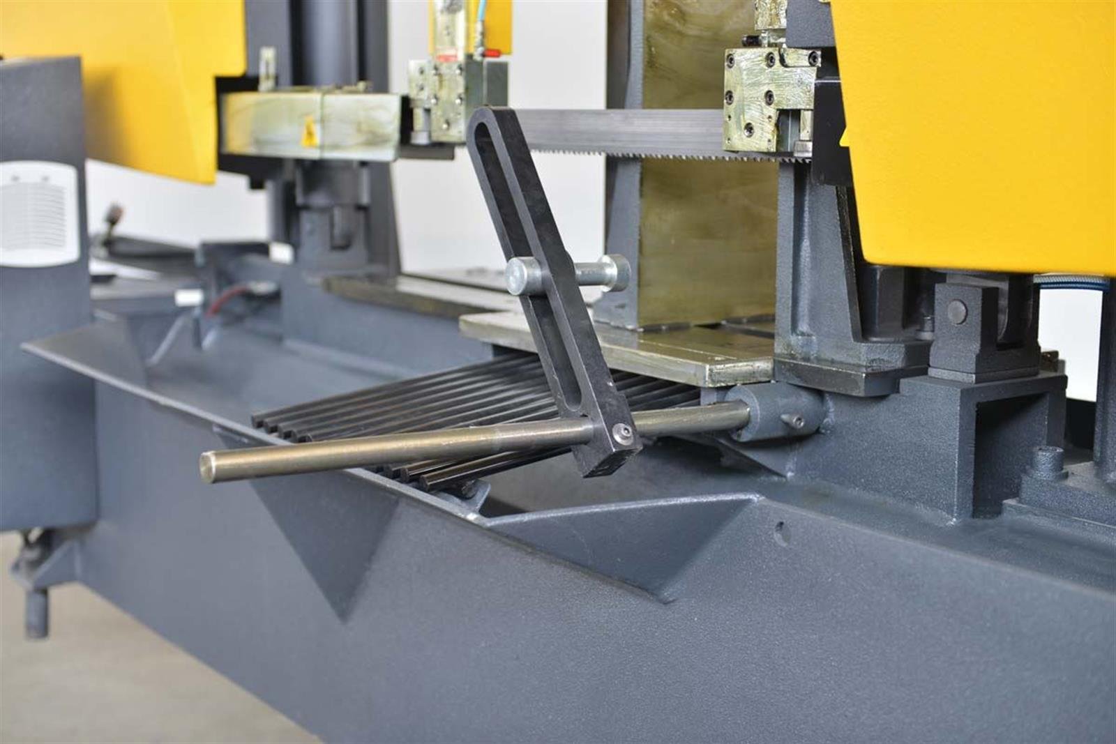 Bekamak BMSY-820C C Straight Cutting