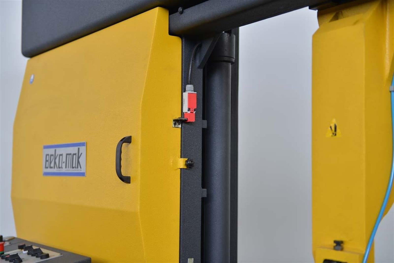 Bekamak BMSY-820C C Straight Cutting