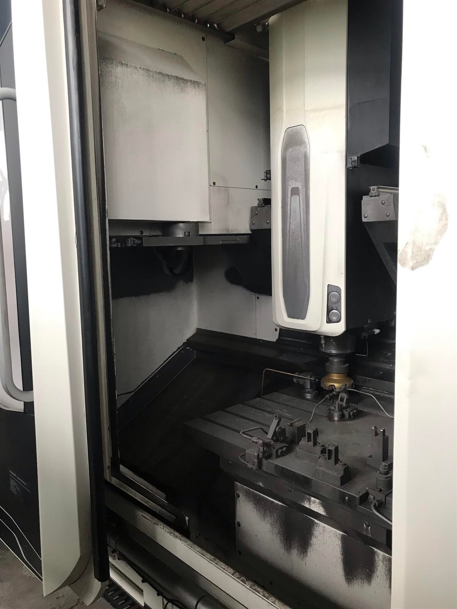 DMG CMX 600V Machining center - vertical