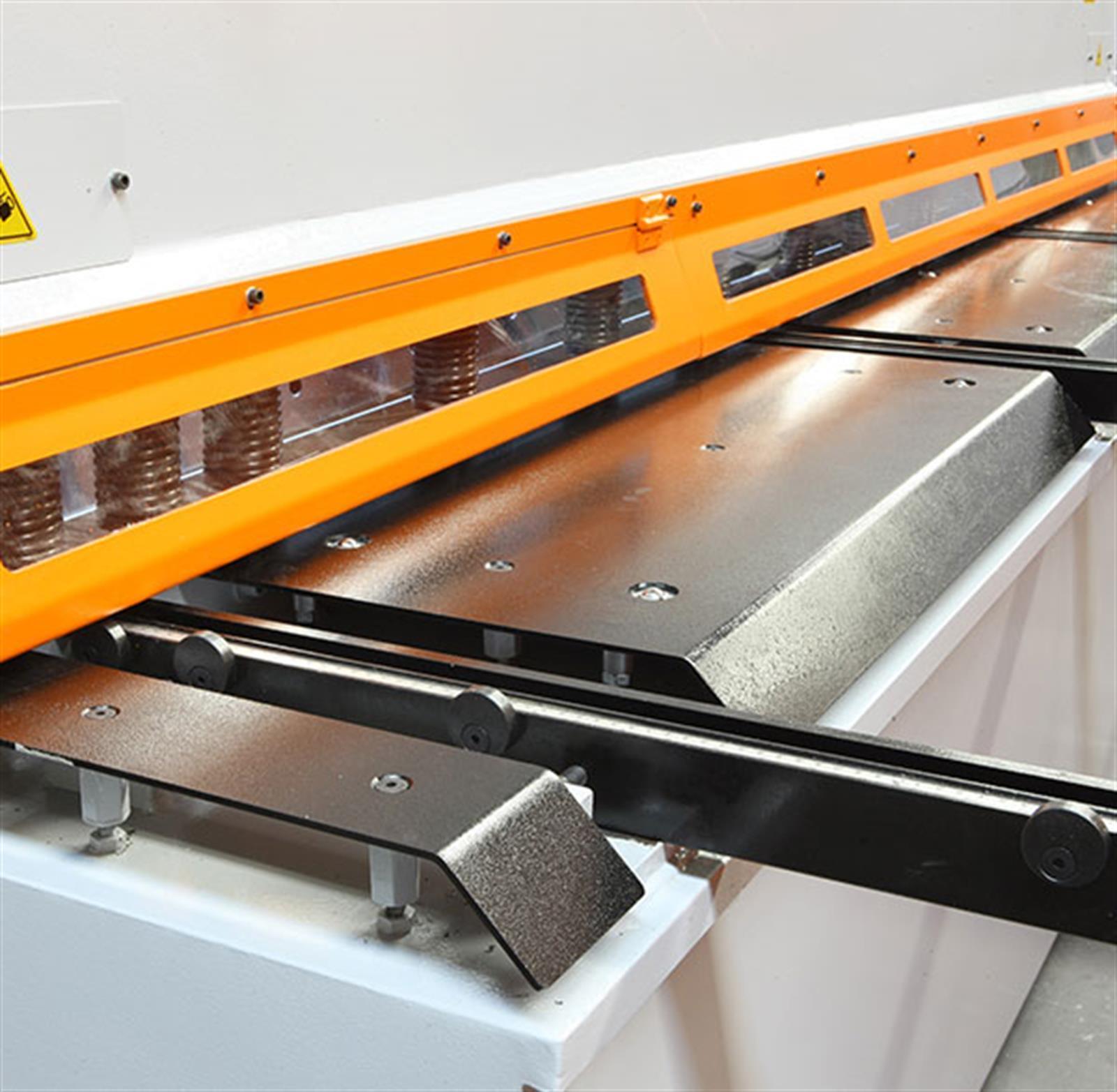 ERMAKSAN HGD 3100 - 6 (10 - 0.24) Shear Cutting Machine