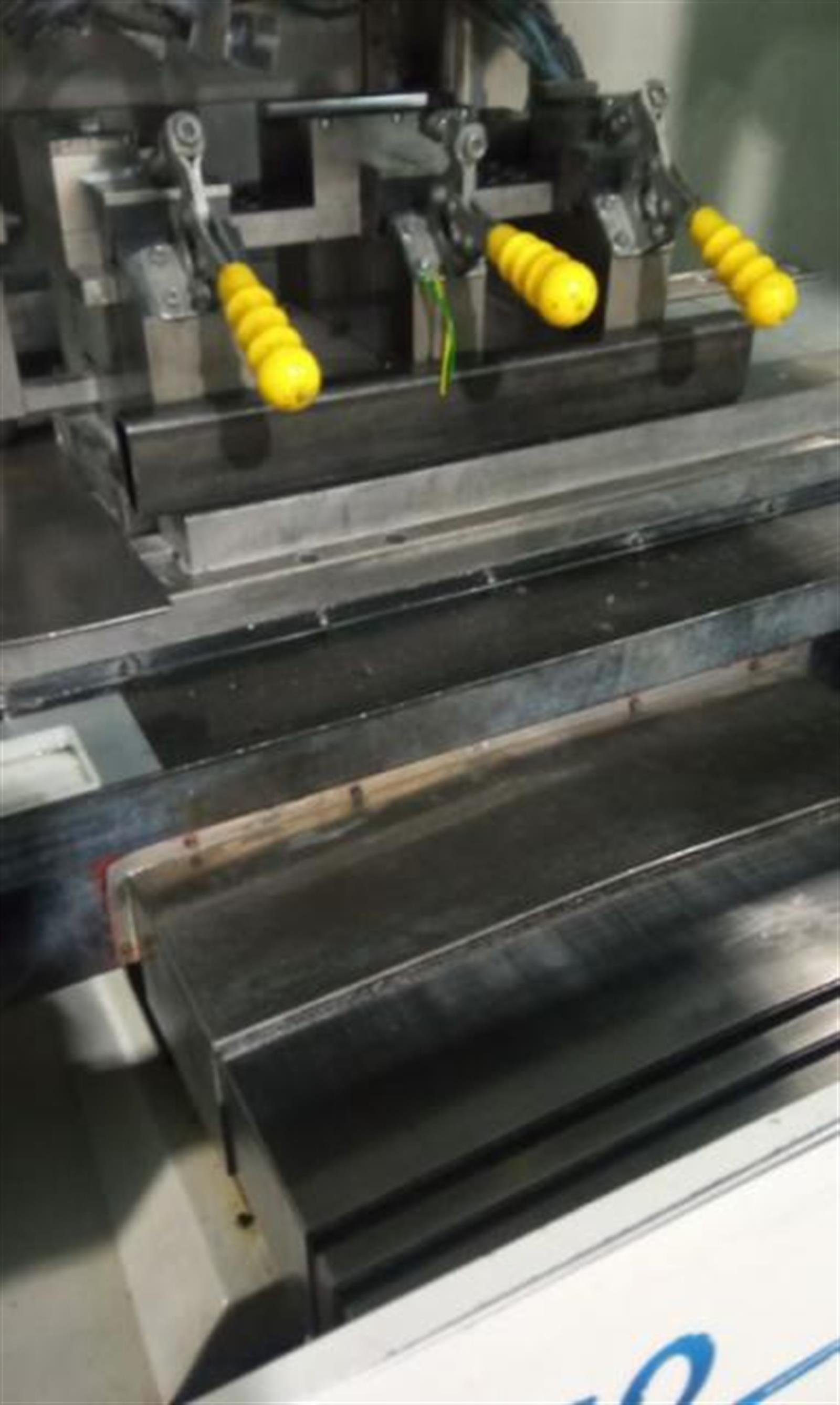Haas VCE 750 Machining center - vertical
