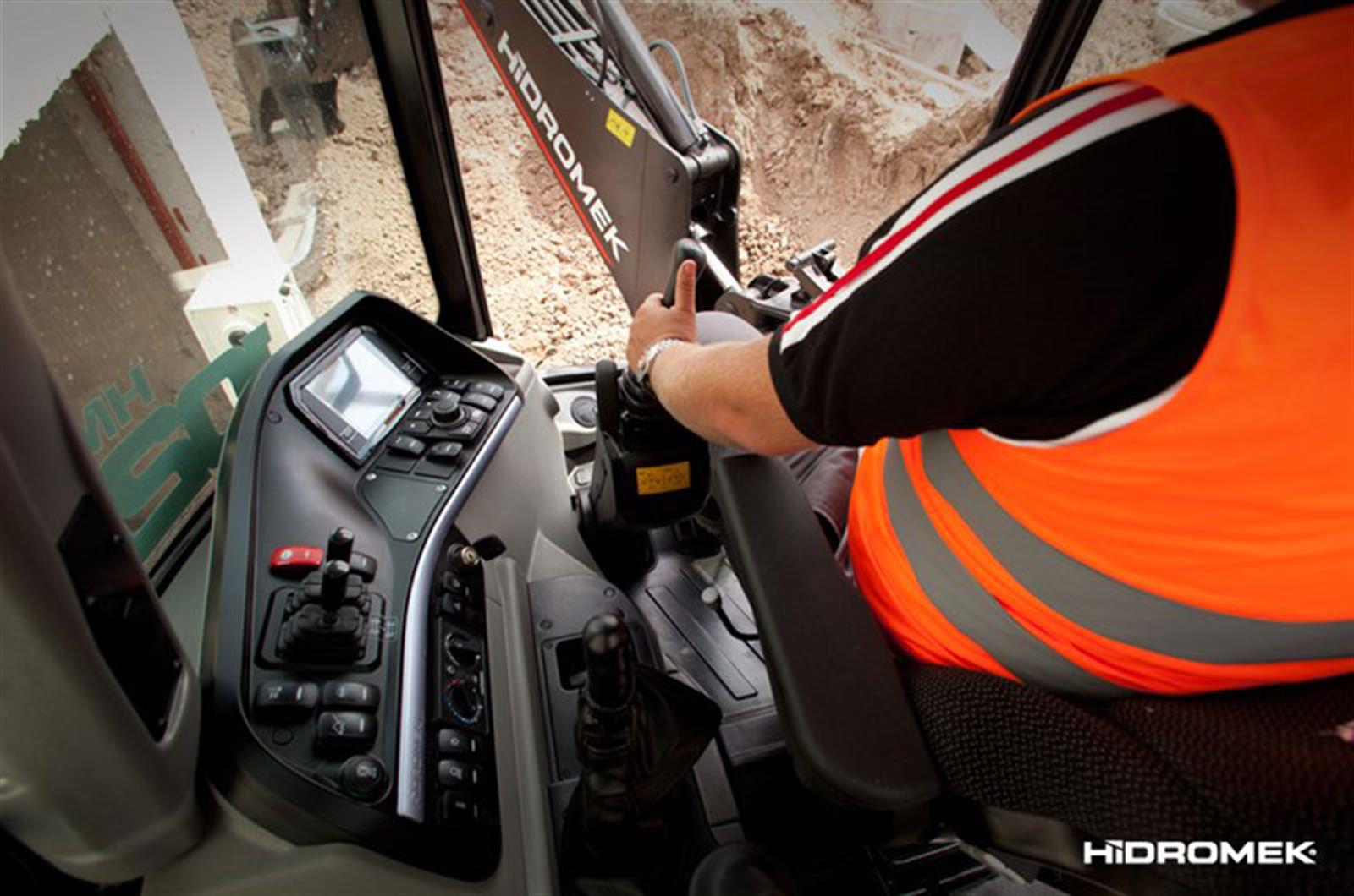 Hidromek HMK 102B SUPRA Backhoe Loader