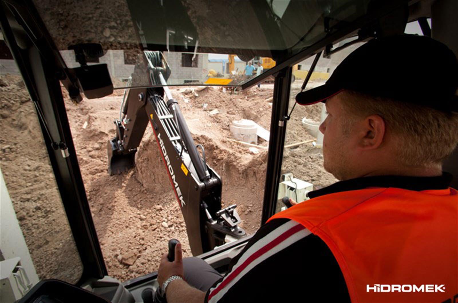 Hidromek HMK 102B SUPRA Backhoe Loader