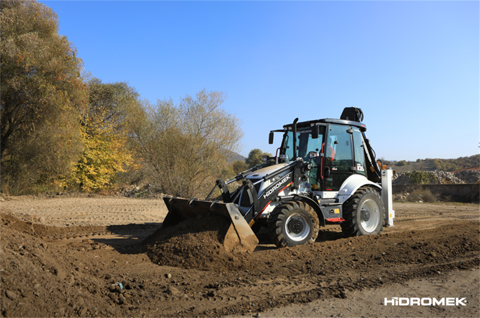 HMK 62 SS Backhoe Loader