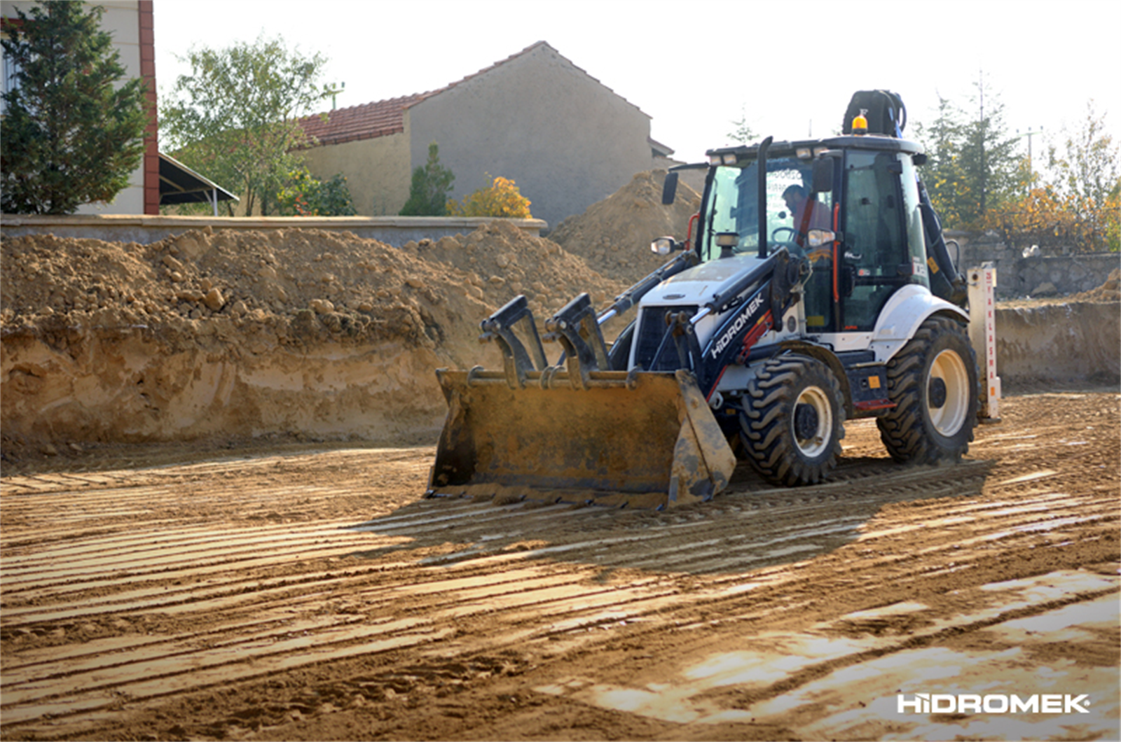 HMK 62 SS Backhoe Loader