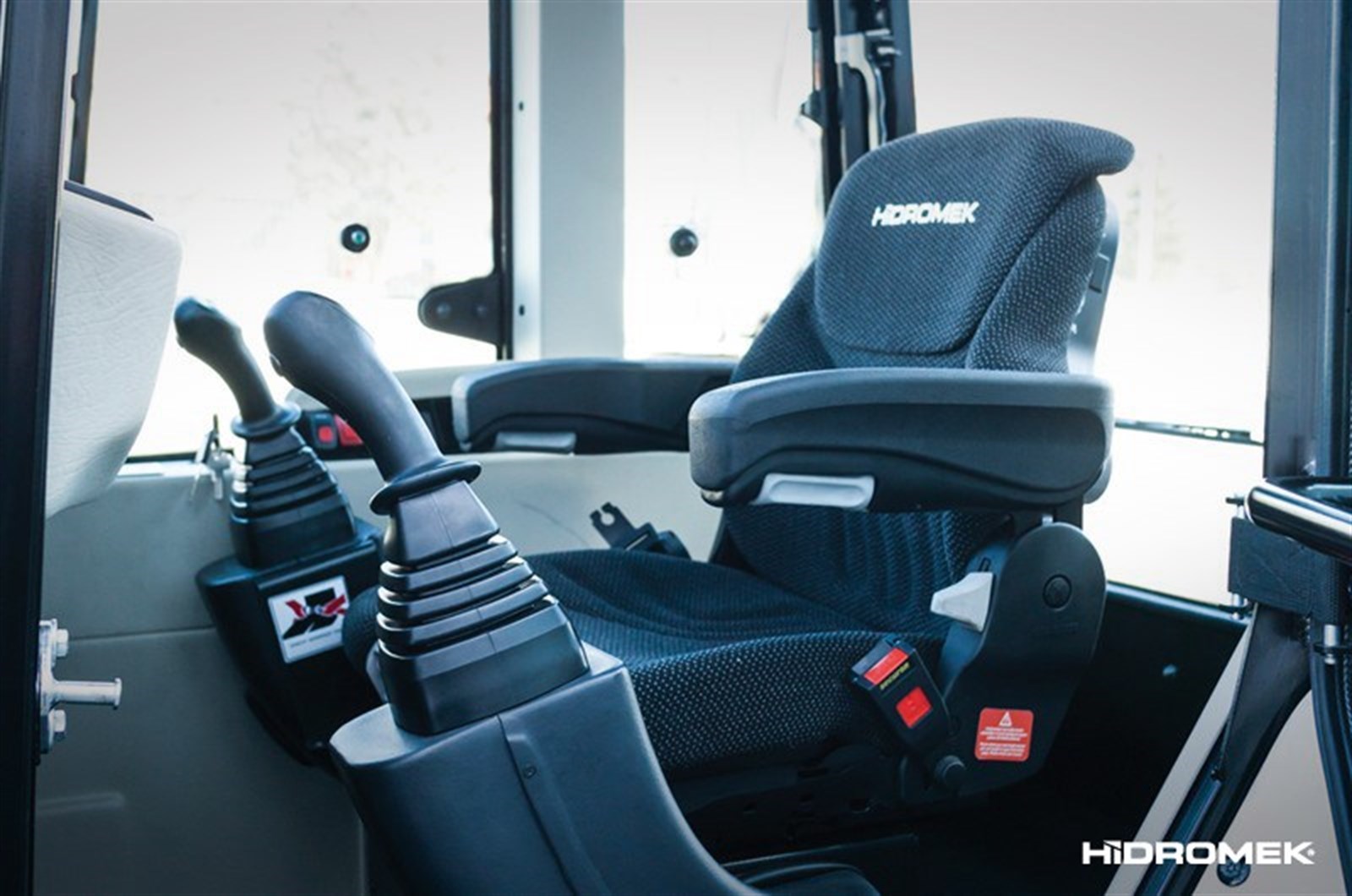 HMK 62 SS Backhoe Loader