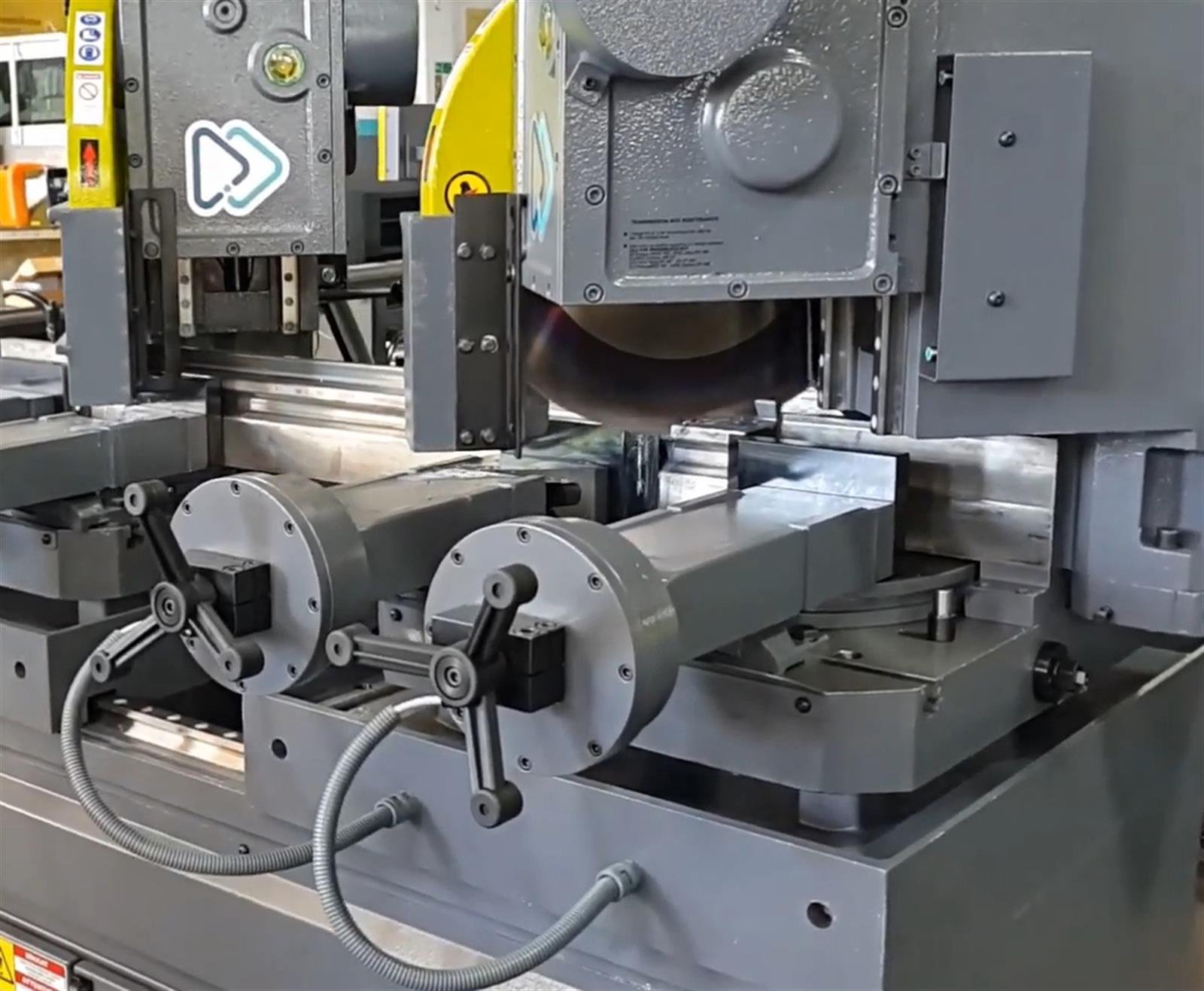 İleri Teknik LCS 400 DX Semi-automatic Circular Saw Machine