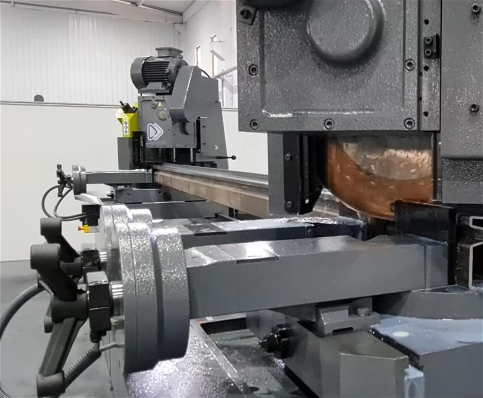 İleri Teknik LCS 400 DX Semi-automatic Circular Saw Machine