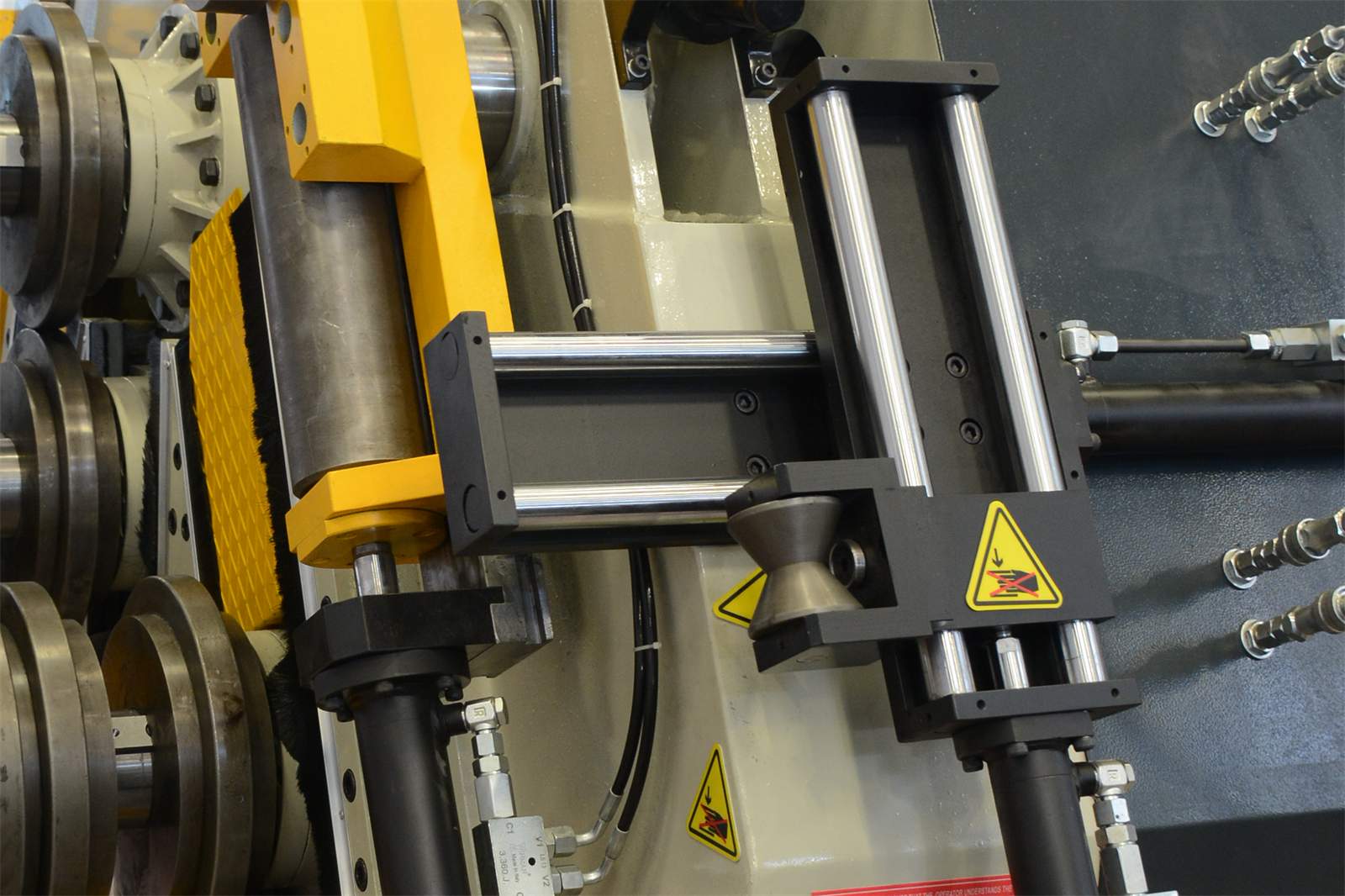 Isitan 4R HPK 70 Hydraulic 4 Roll Profile And Pipe Bending Machine