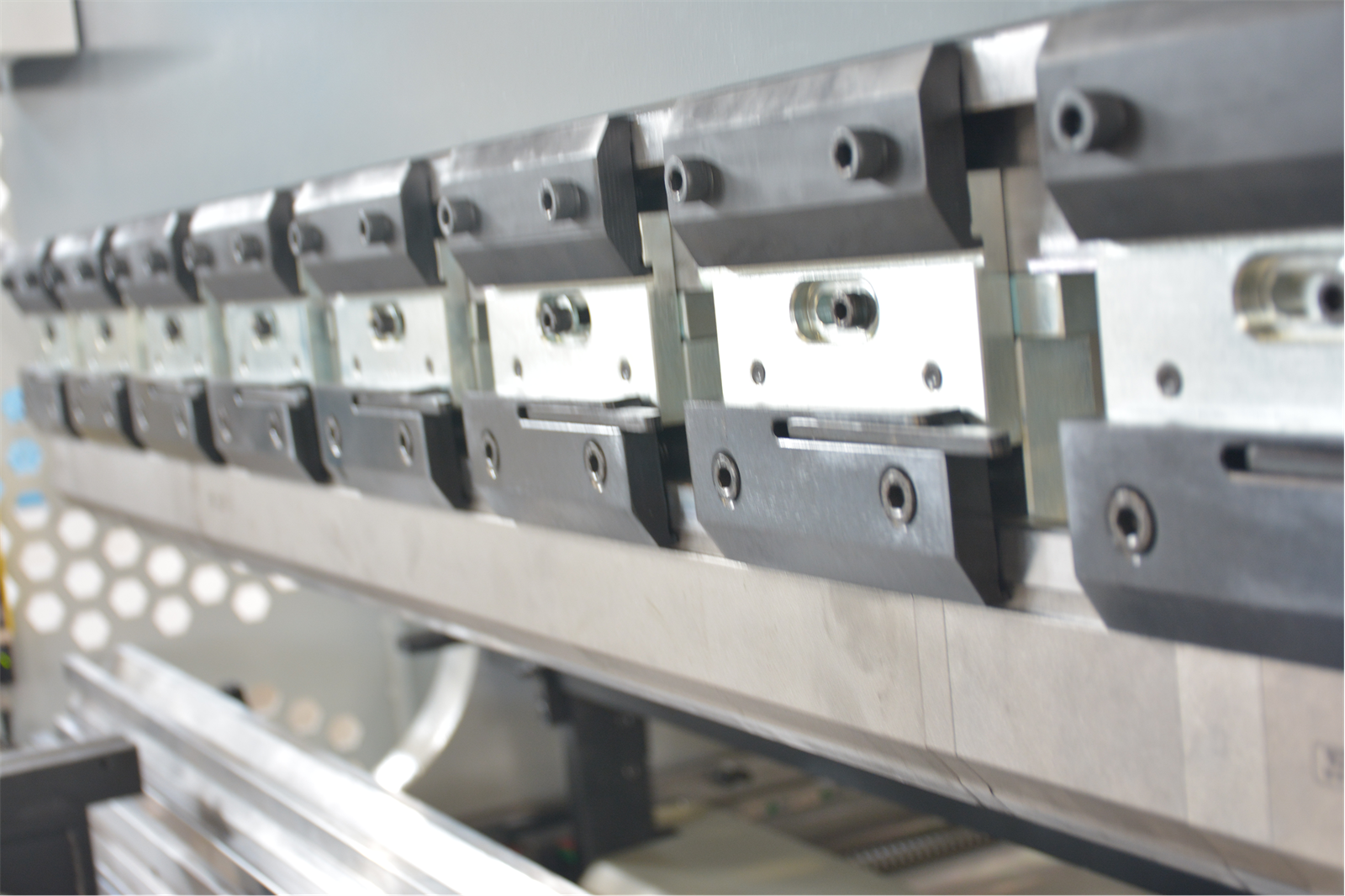 Isitan Edgebender 830 NC Controlled Hydraulic Pressbrakes