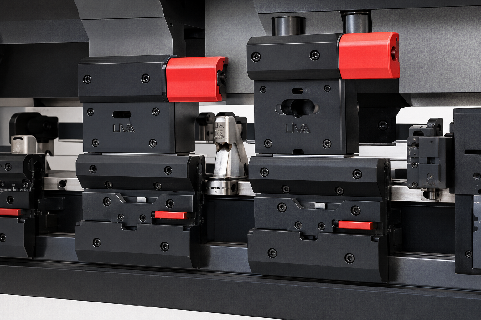LIVA OEM-CN 135 Ton – 3200 mm CNC Electro-Hydraulic Hybrid Press Brake 