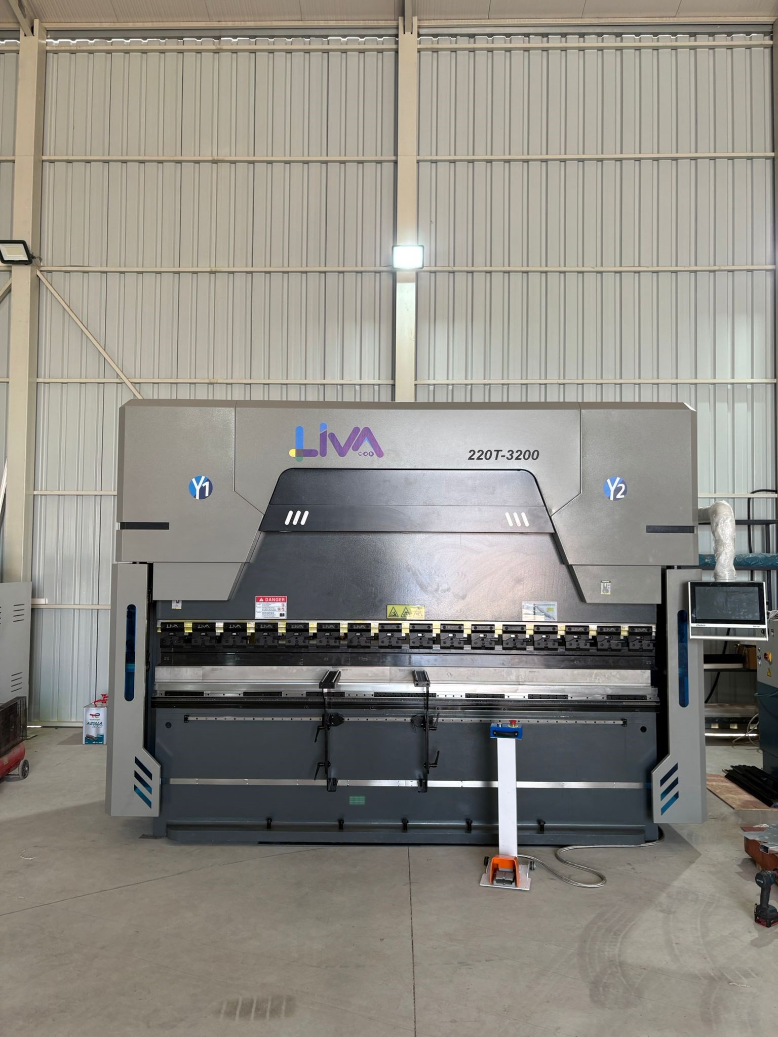 LIVA OEM-CN 220 Ton – 3200 mm CNC Electro-Hydraulic Hybrid Press Brake 