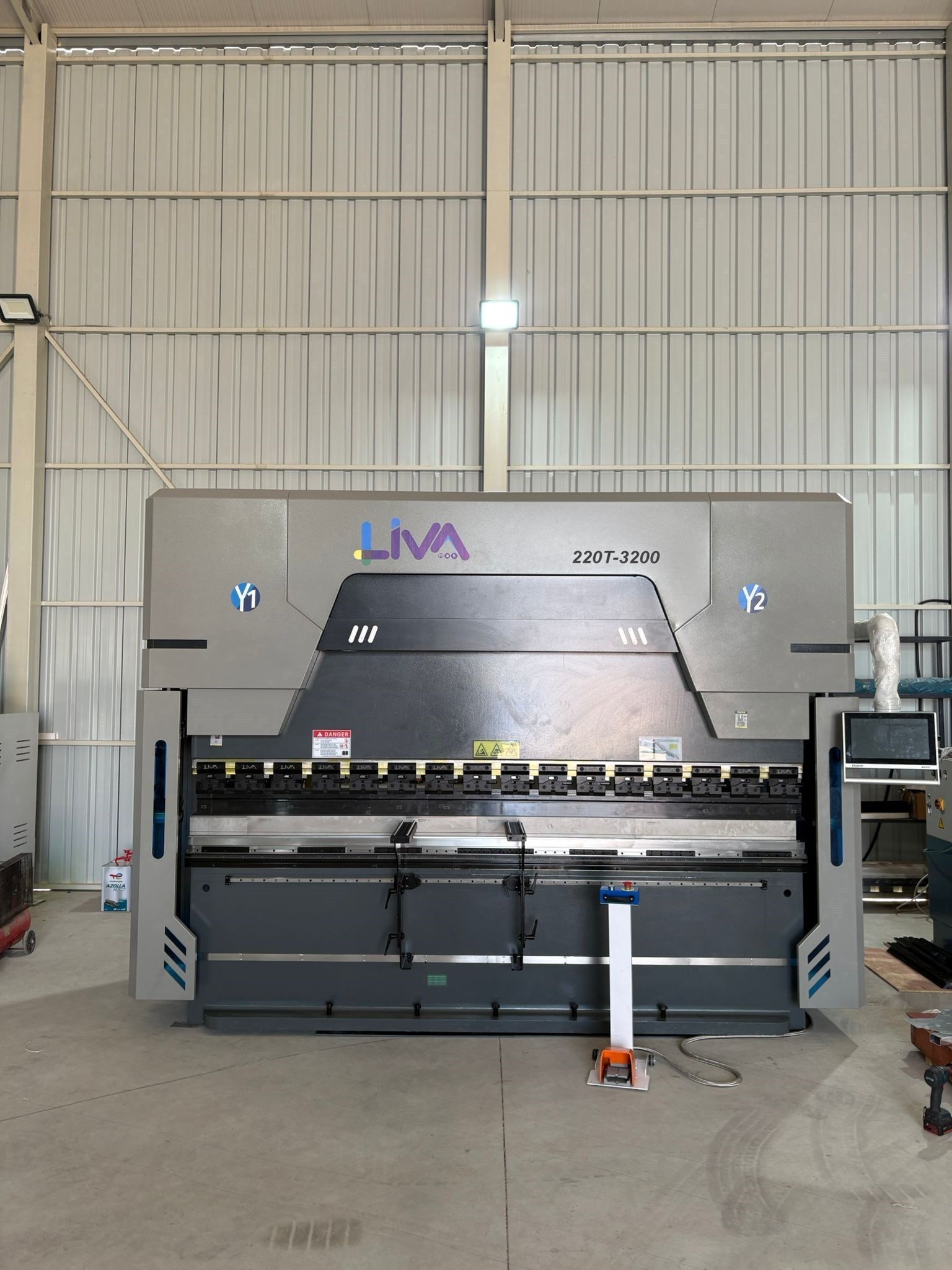 LIVA OEM-CN 220 Ton – 3200 mm CNC Electro-Hydraulic Hybrid Press Brake 