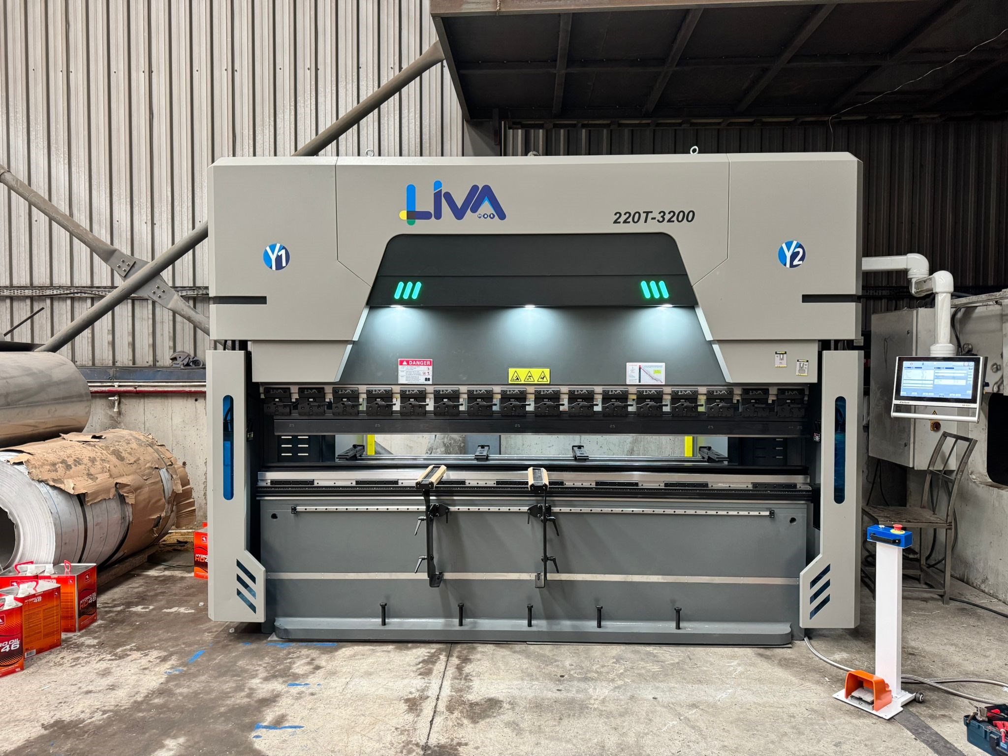 LIVA OEM-CN 220 Ton – 3200 mm CNC Electro-Hydraulic Hybrid Press Brake 
