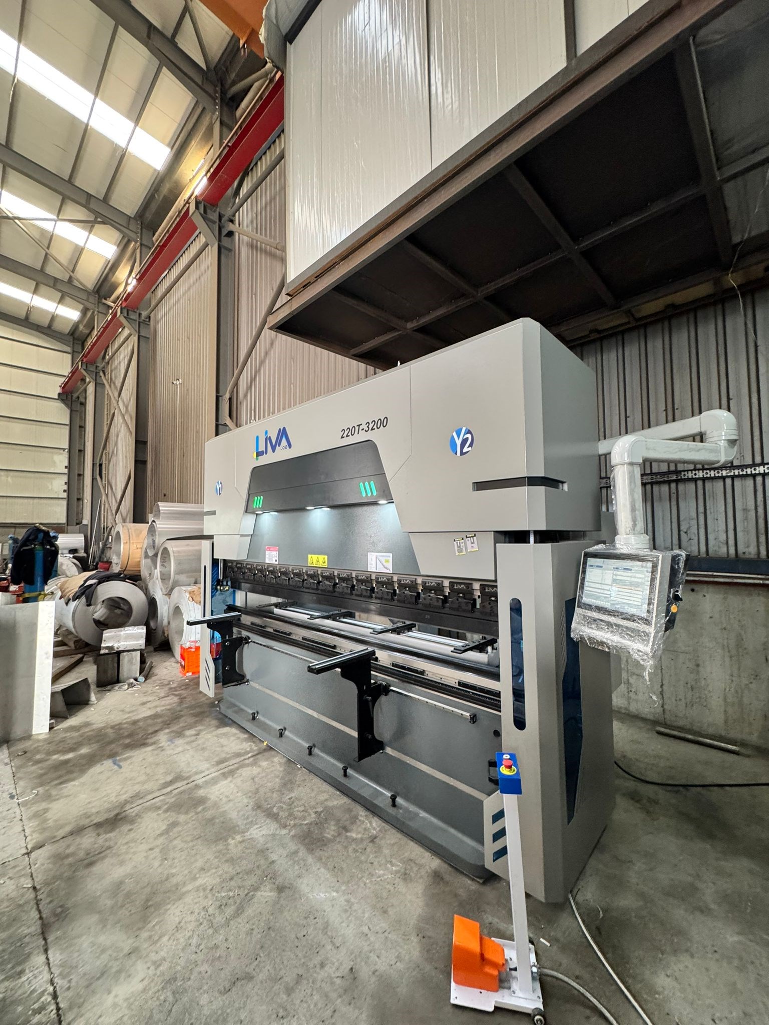 LIVA OEM-CN 220 Ton – 3200 mm CNC Electro-Hydraulic Hybrid Press Brake 