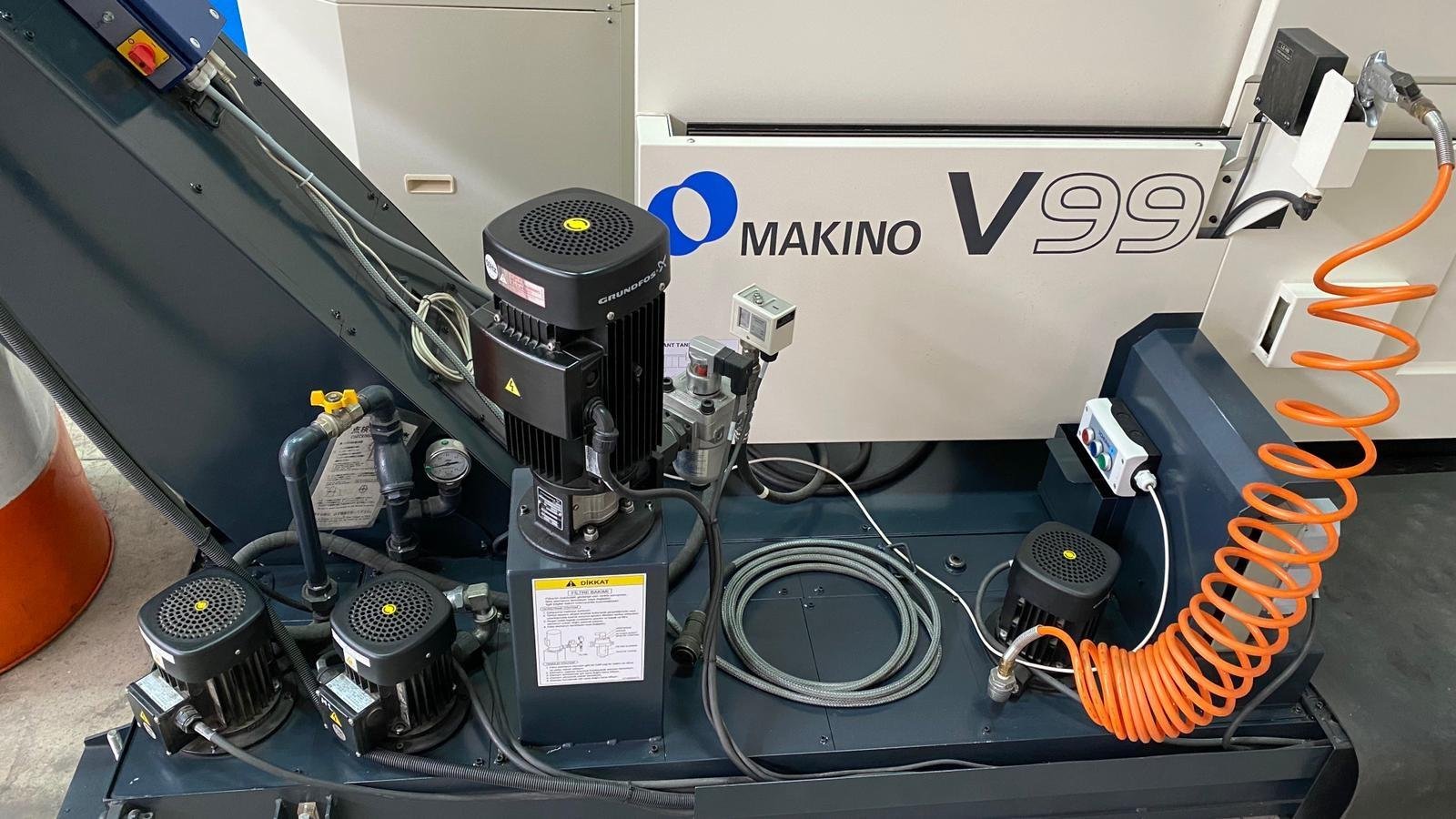 Makino V99 Pro 5 Machining center - vertical