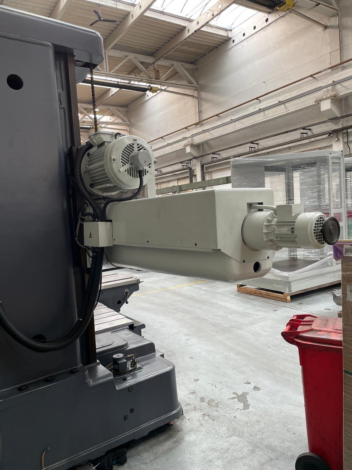 Manual Horizontal Boring Mill TOS W 100 A year 1992