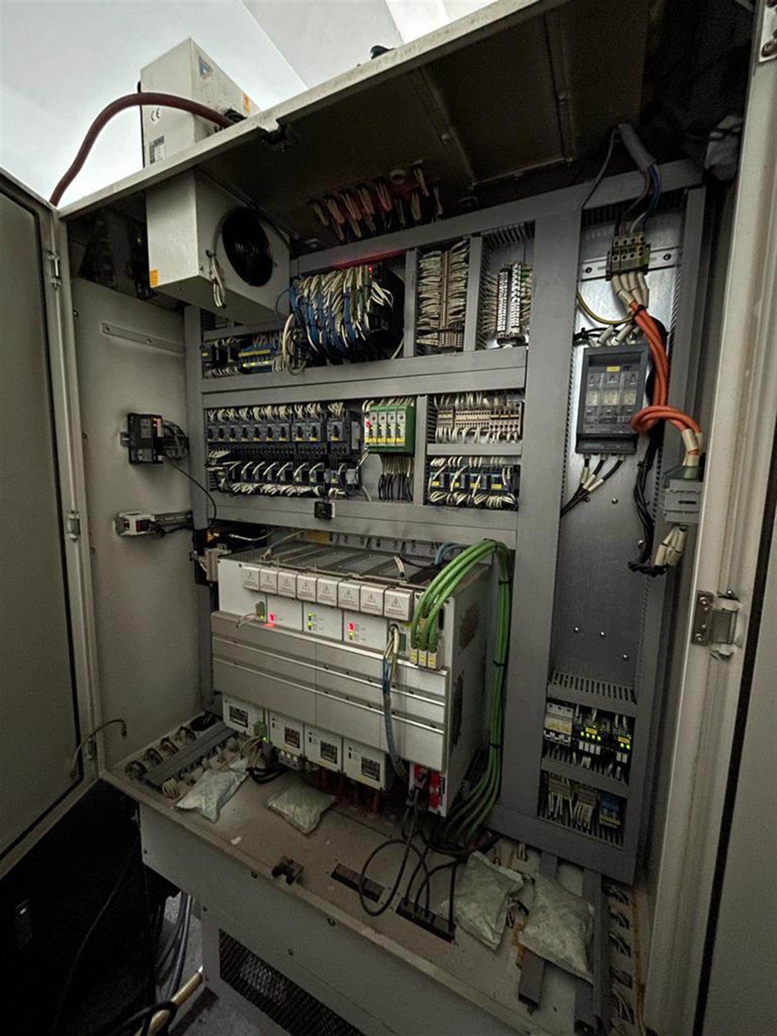 Mikron VCE 1000 Pro CNC Vertical Machining Center