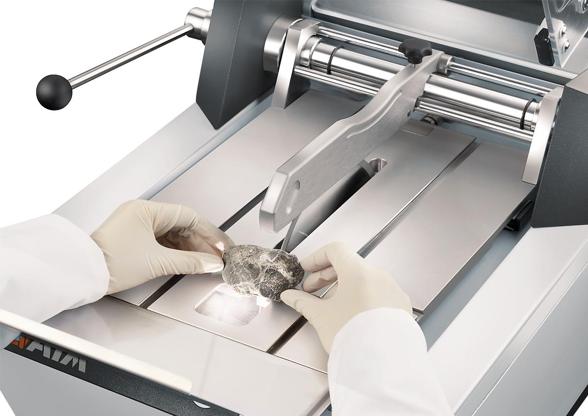 Qatm Qcut 150 A – Automatic Precision Benchtop Cut-Off Machine