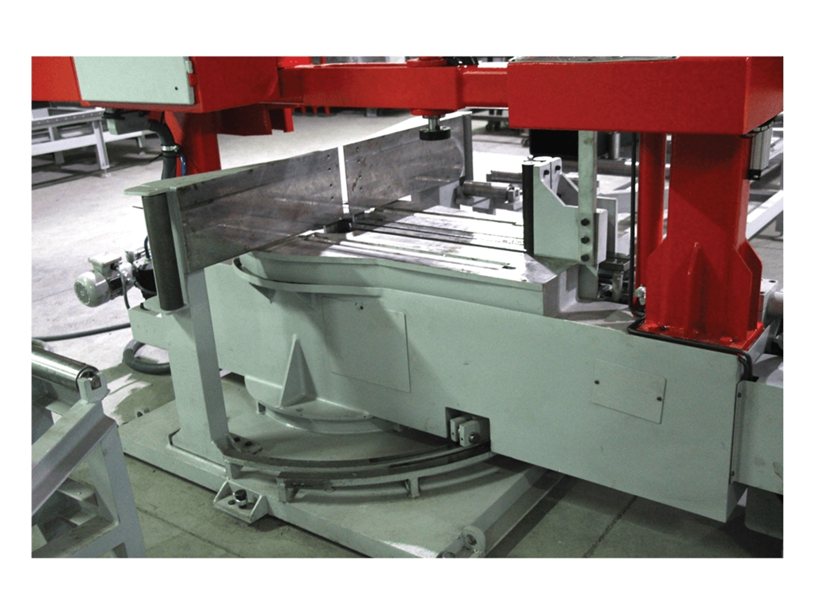 Uzay Makina UMSY 450 DGSF Angle-Cut Semi-Automatic Bandsaw Machine