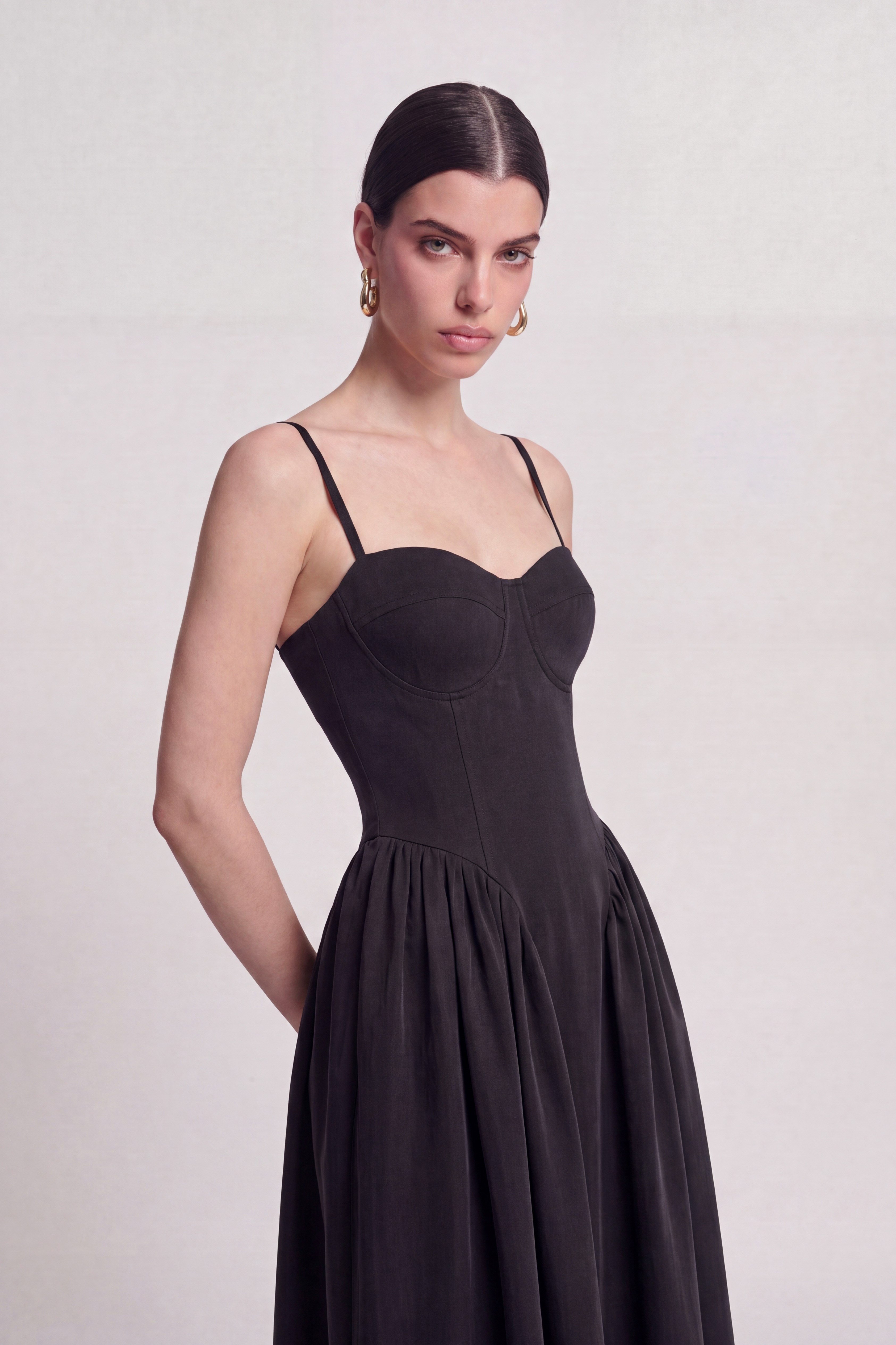 Askılı Gloplu Uzun Bridged Elbise Siyah