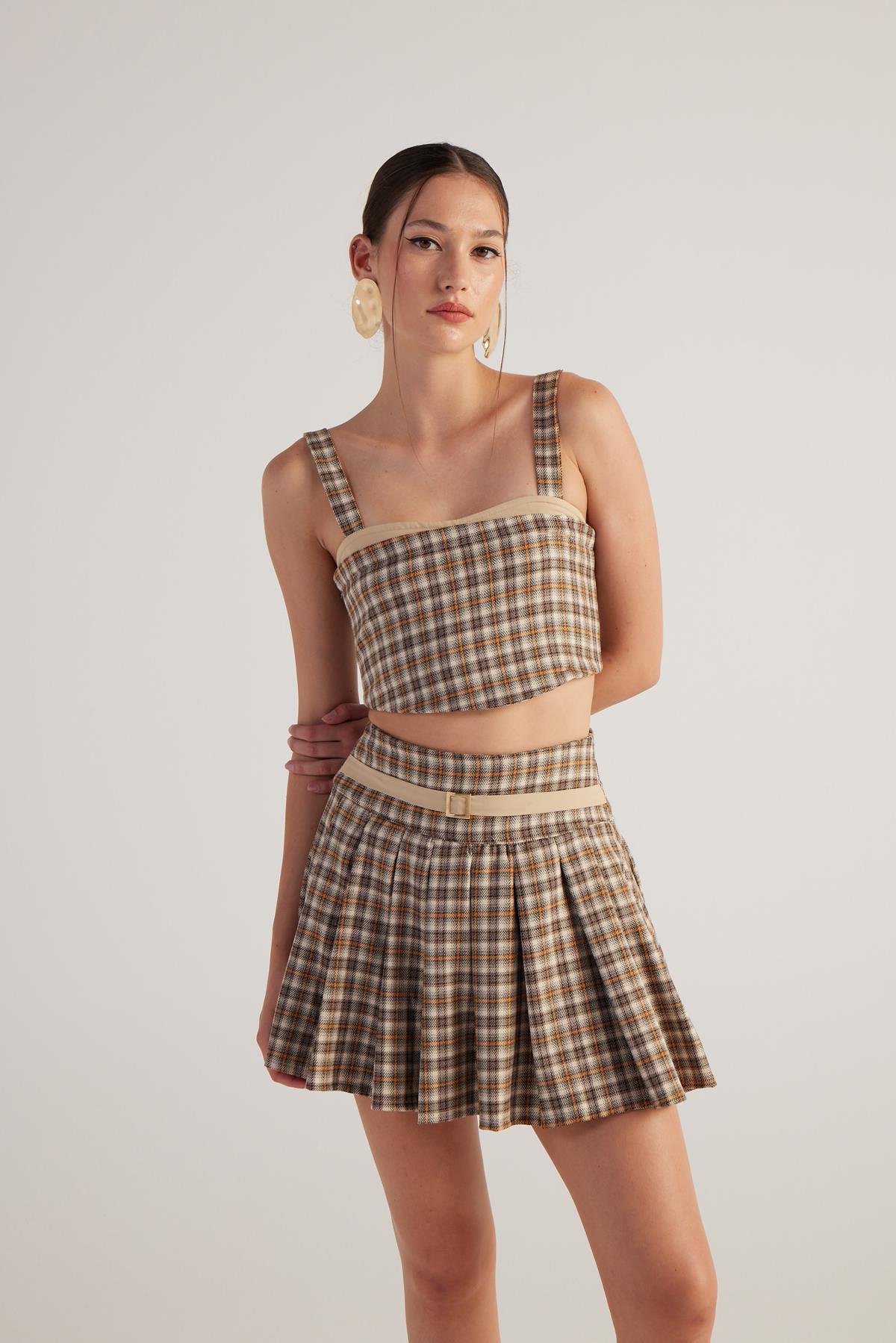 Merida Short Skirt Beige