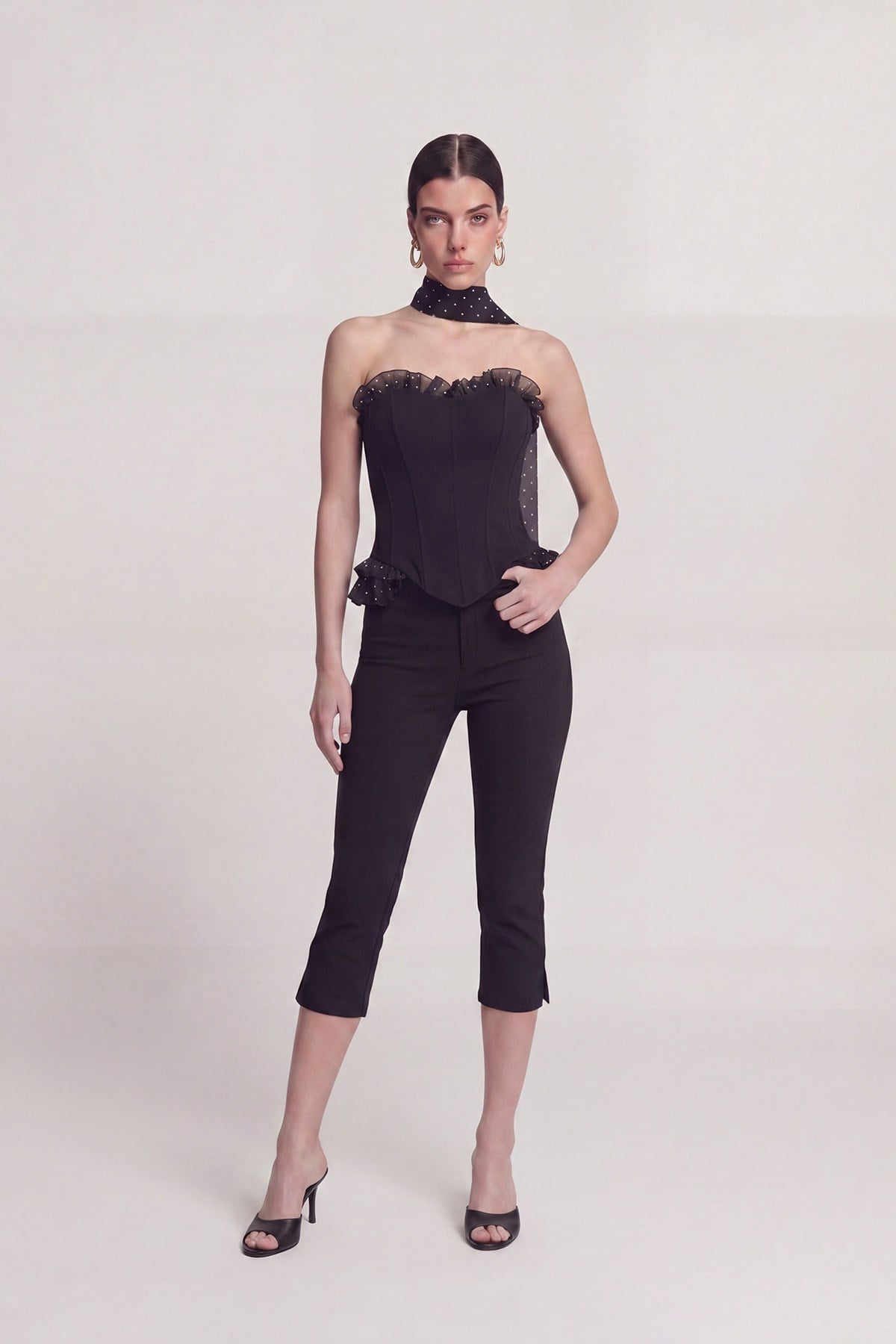 Mid-Waist Lycra Una Capri Pants Black