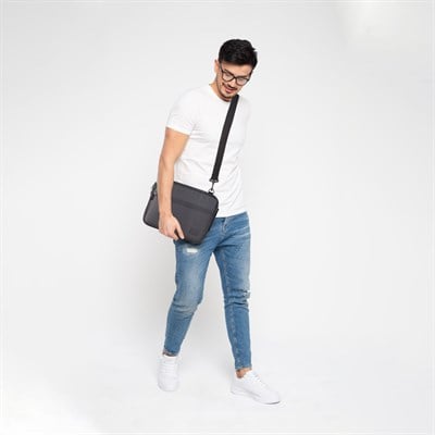 Classone Monza VIP Serisi,13-14 inch Uyumlu WSM149 WTXpro Su Geçirmez Kumaş, Su Geçirmez Fermuar Macbook,Macbook Air Laptop , Notebook Çantası- Suni Deri Siyah