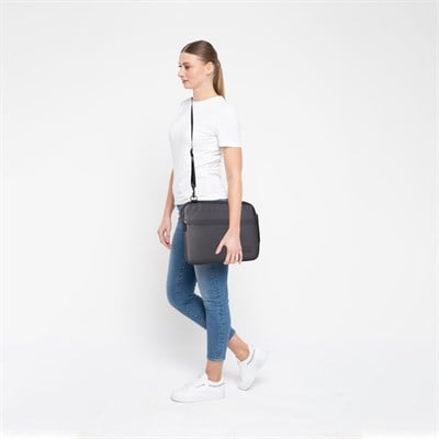 Classone Monza VIP Serisi,13-14 inch Uyumlu WSM149 WTXpro Su Geçirmez Kumaş, Su Geçirmez Fermuar Macbook,Macbook Air Laptop , Notebook Çantası- Suni Deri Siyah