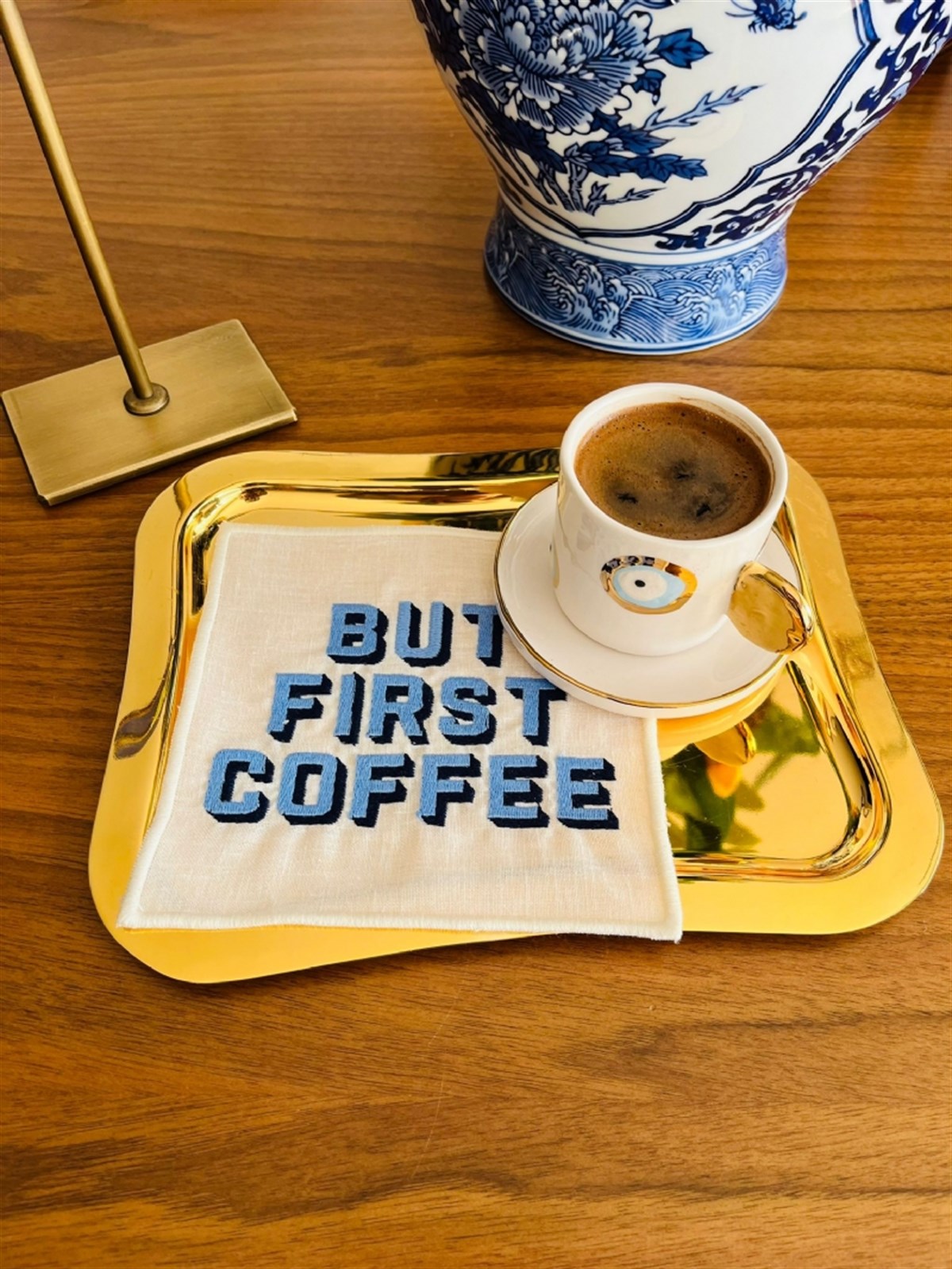 Dekoratif But First Coffee Desenli Kokteyl Peçetesi - 1 Adet Mavi Nakışlı