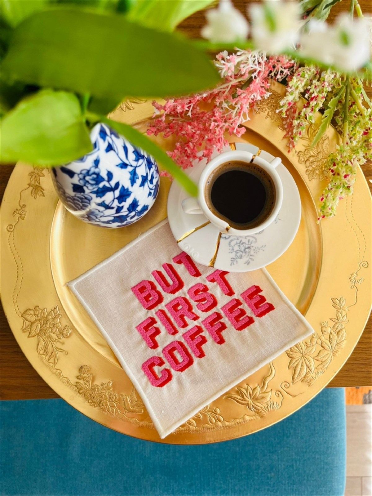 Dekoratif But First Coffee Desenli Kokteyl Peçetesi - 1 Adet Pembe Nakışlı